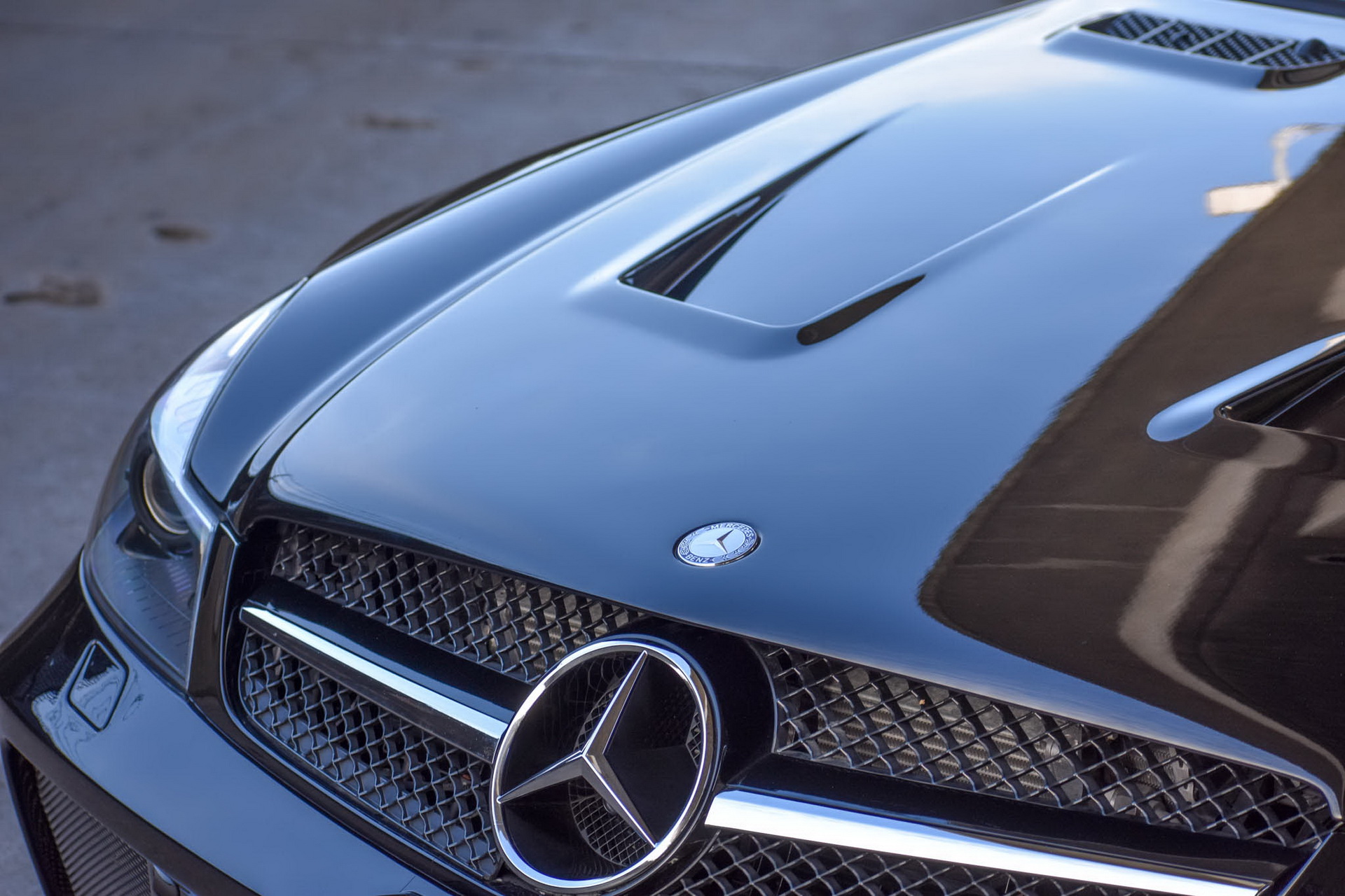 Want To Play Hardcore? Try This 2009 Mercedes-Benz SL65 AMG Black Series