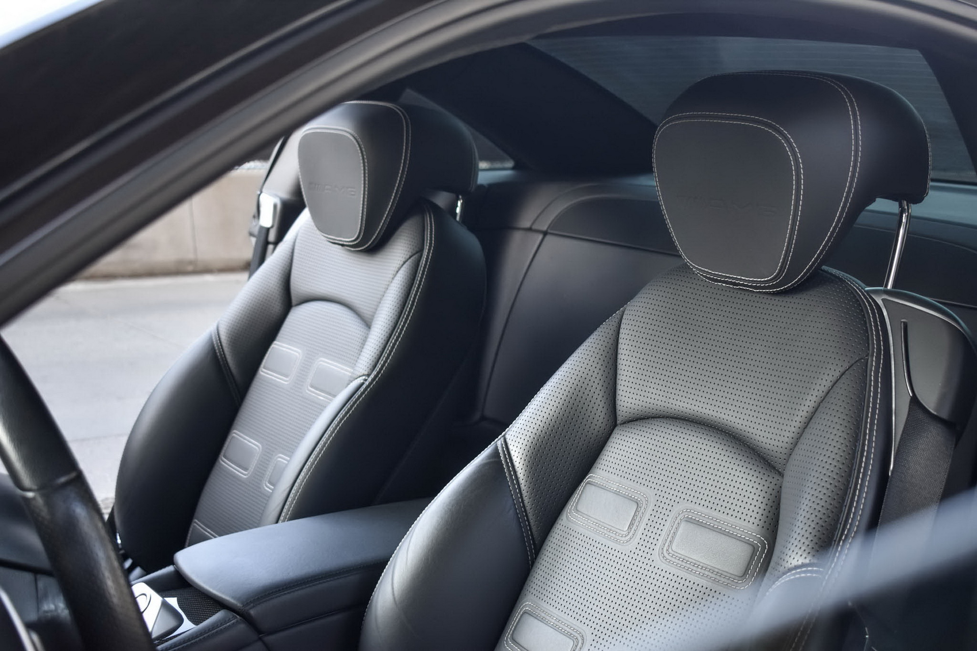 Want To Play Hardcore? Try This 2009 Mercedes-Benz SL65 AMG Black Series