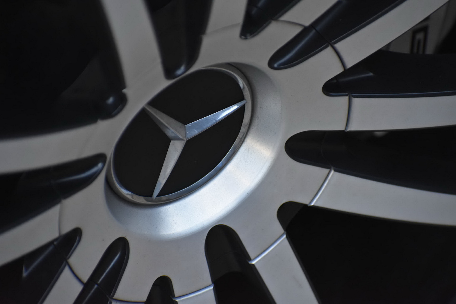 Want To Play Hardcore? Try This 2009 Mercedes-Benz SL65 AMG Black Series