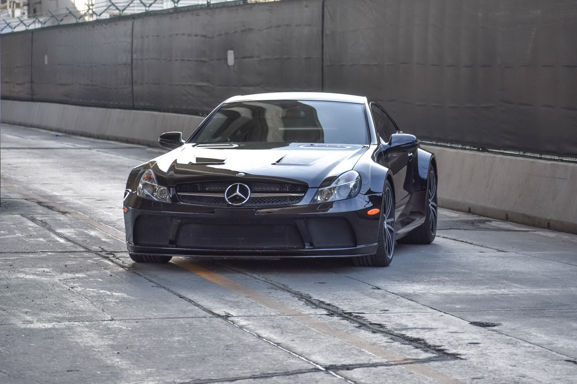 Want To Play Hardcore? Try This 2009 Mercedes-Benz SL65 AMG Black Series