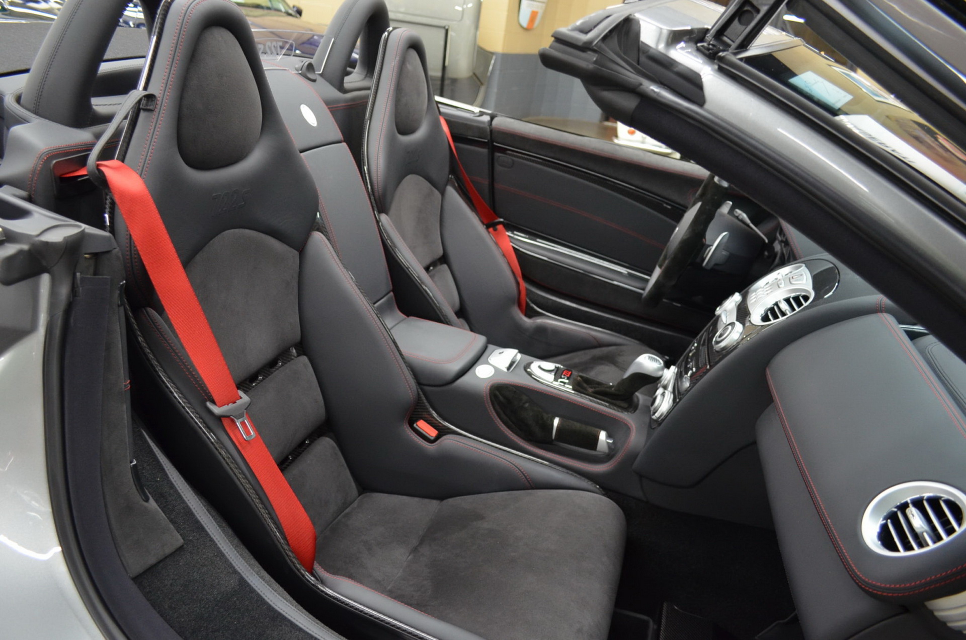 2.7k-Mile Mercedes SLR McLaren 722 S Roadster Is A Proper German Exotic