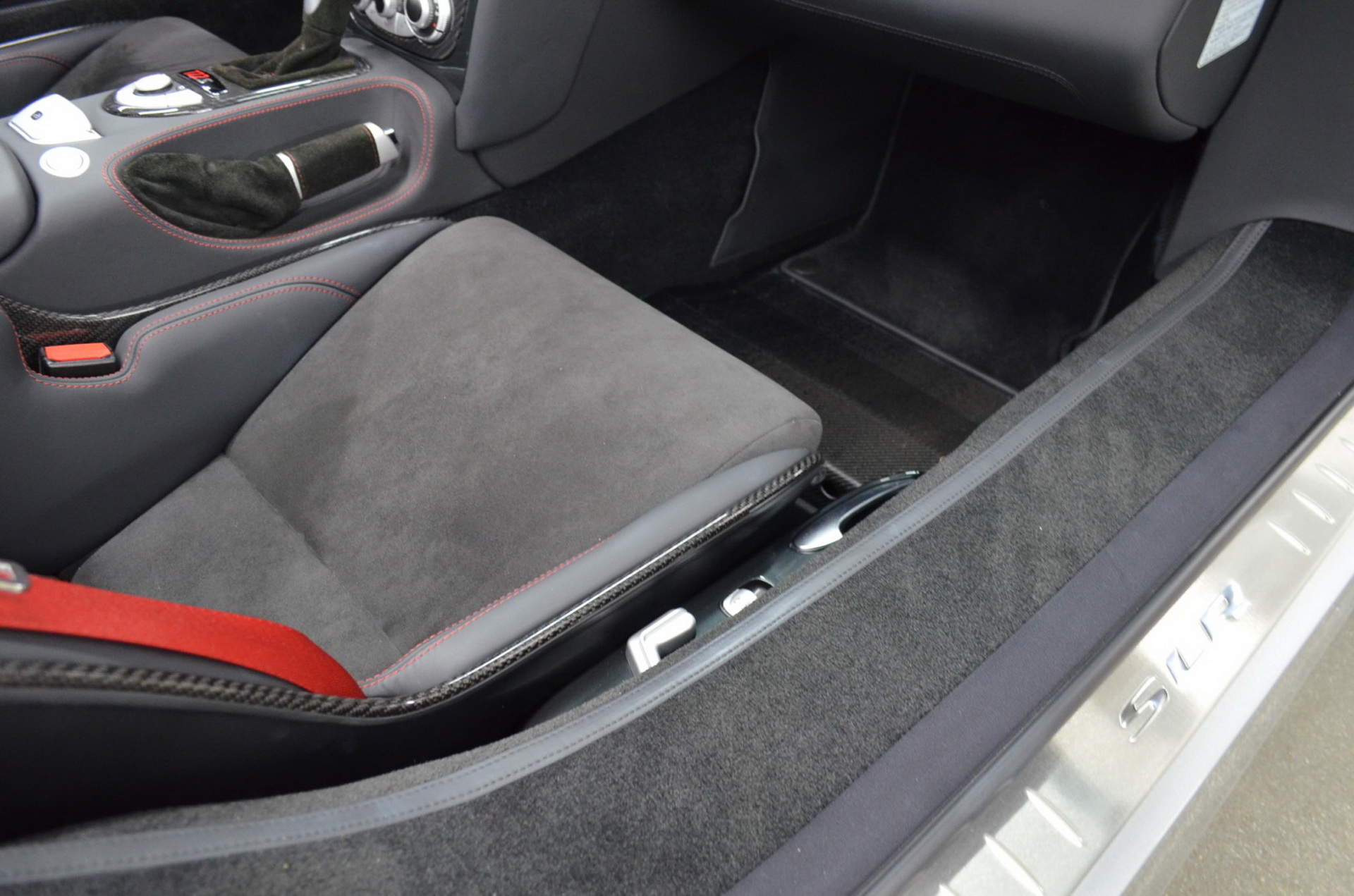 2.7k-Mile Mercedes SLR McLaren 722 S Roadster Is A Proper German Exotic