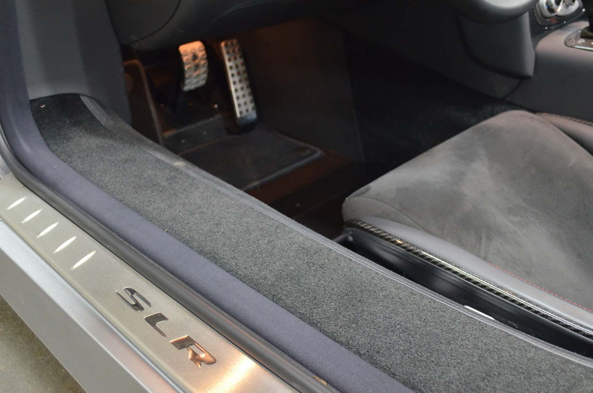 2.7k-Mile Mercedes SLR McLaren 722 S Roadster Is A Proper German Exotic