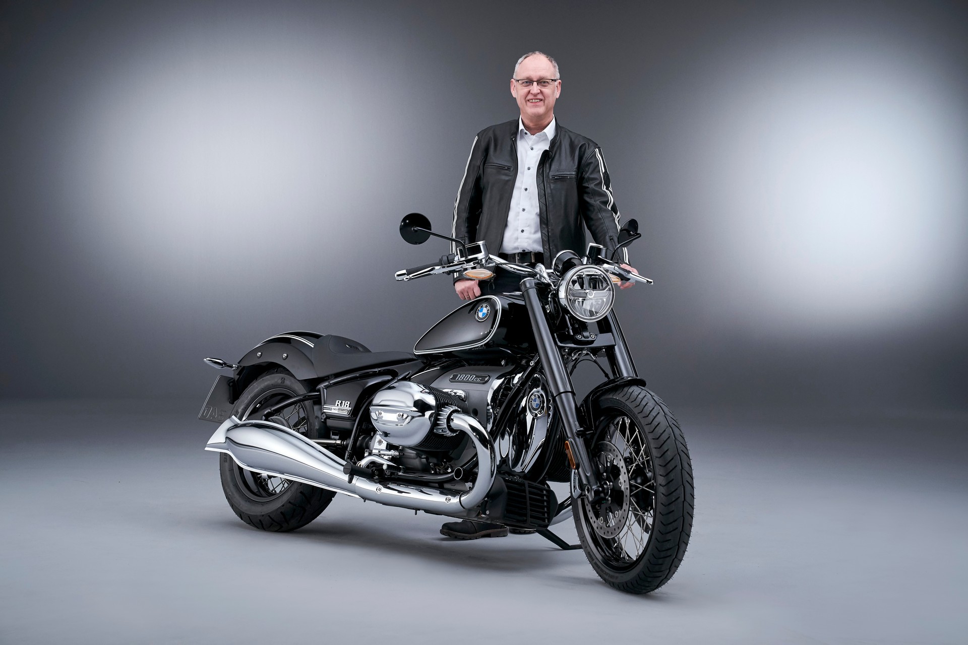 BMW’s New Retro R 18 Comes With An New “Big Boxer” Engine To Remind Us Of Happier Days