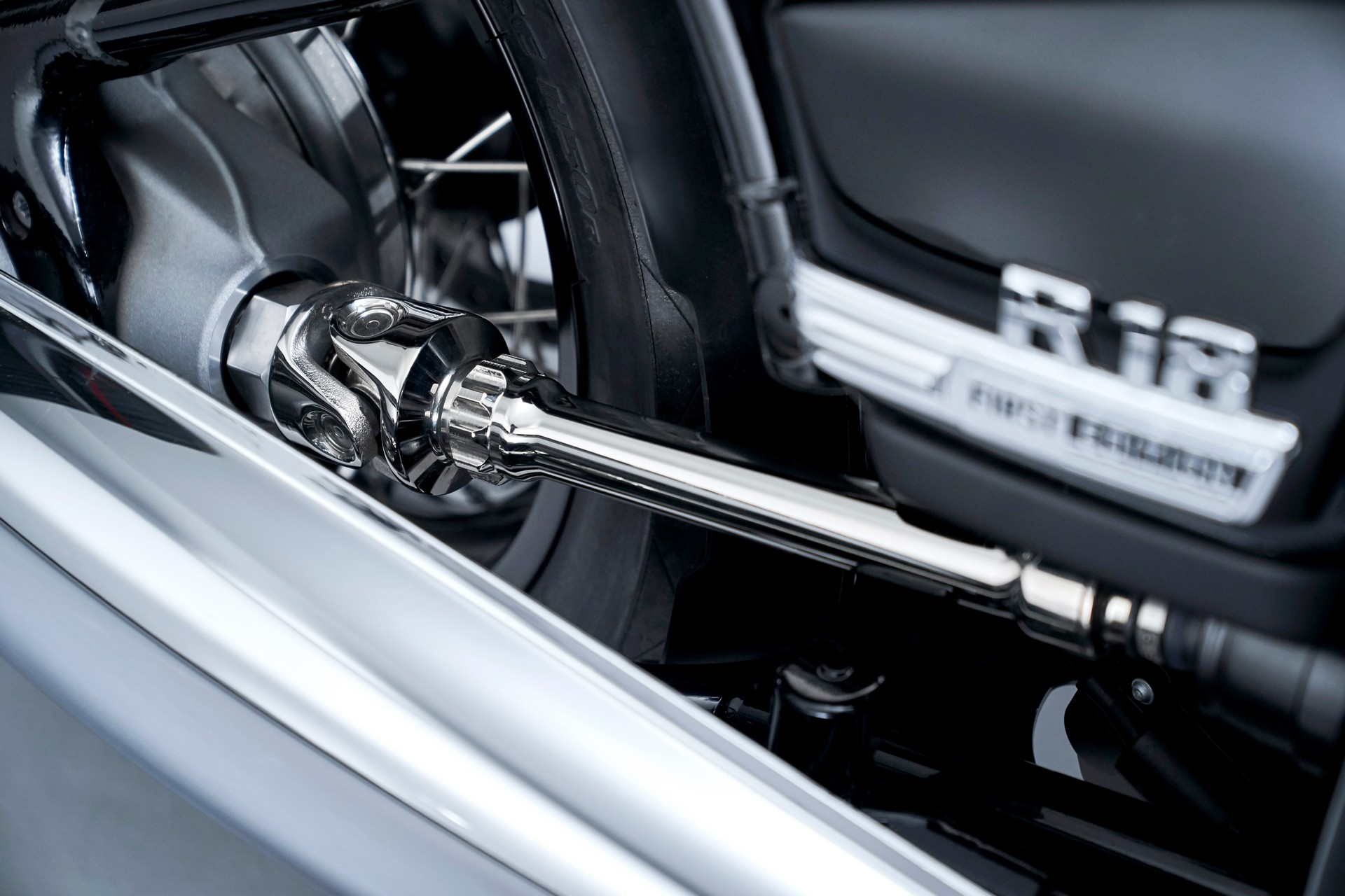 BMW’s New Retro R 18 Comes With An New “Big Boxer” Engine To Remind Us Of Happier Days