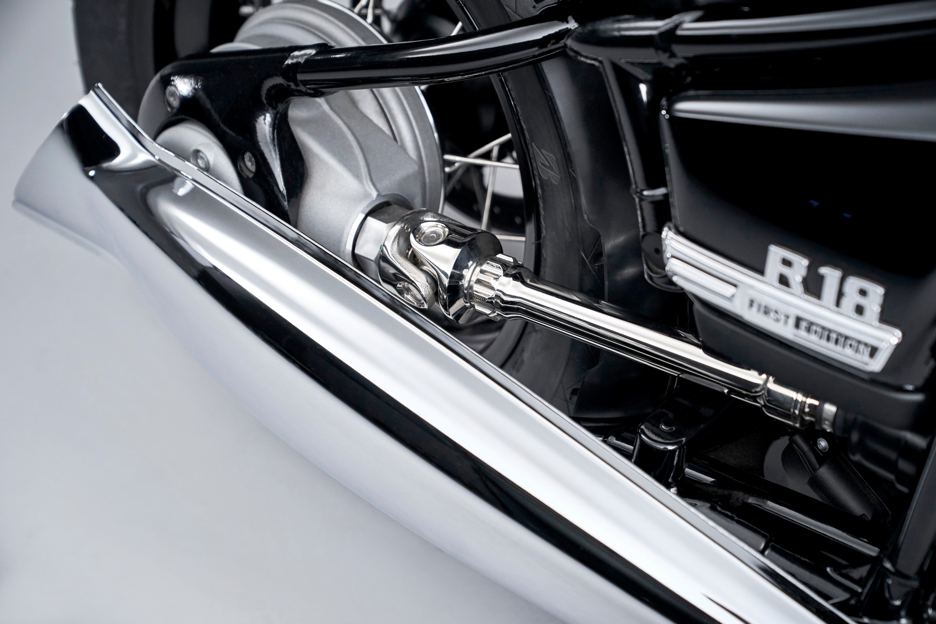 BMW’s New Retro R 18 Comes With An New “Big Boxer” Engine To Remind Us Of Happier Days