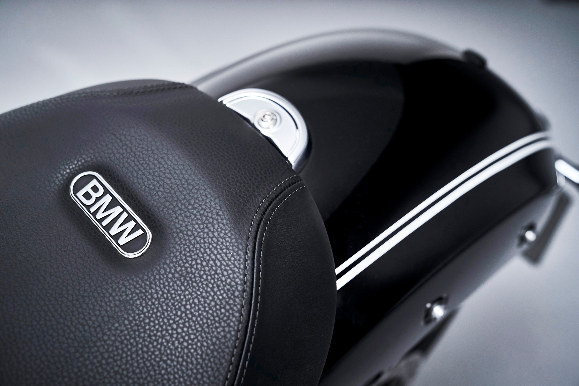 BMW’s New Retro R 18 Comes With An New “Big Boxer” Engine To Remind Us Of Happier Days