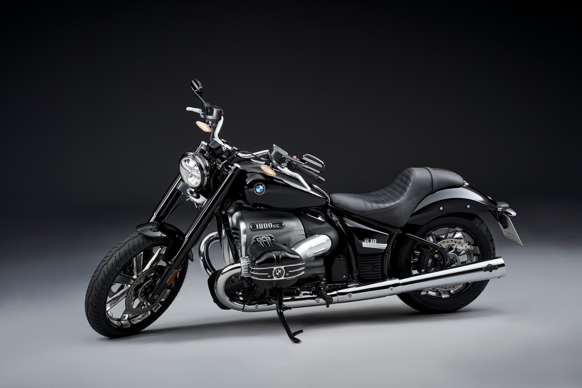 BMW’s New Retro R 18 Comes With An New “Big Boxer” Engine To Remind Us Of Happier Days