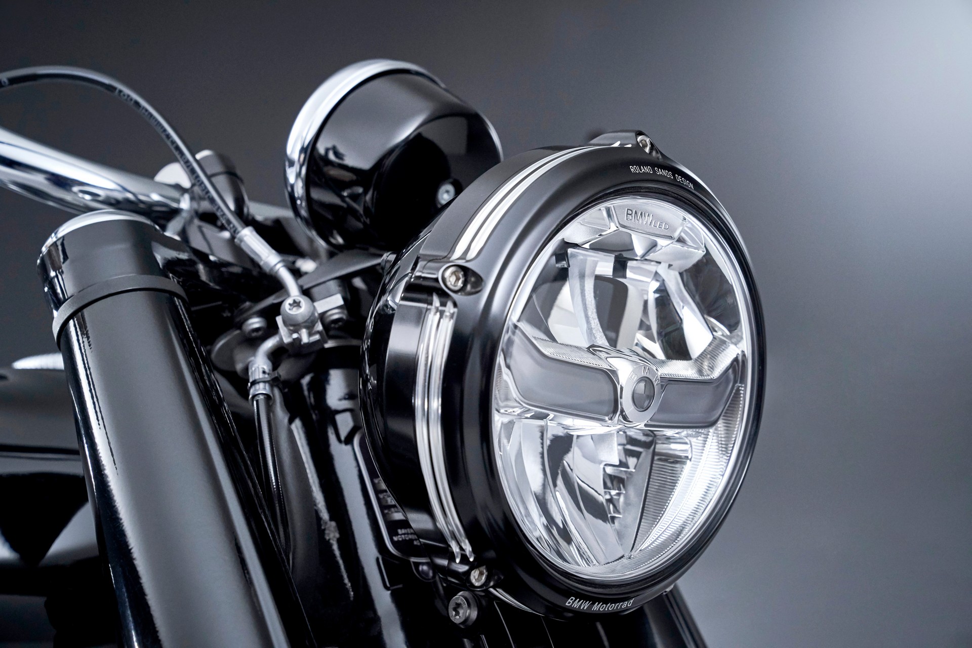 BMW’s New Retro R 18 Comes With An New “Big Boxer” Engine To Remind Us Of Happier Days