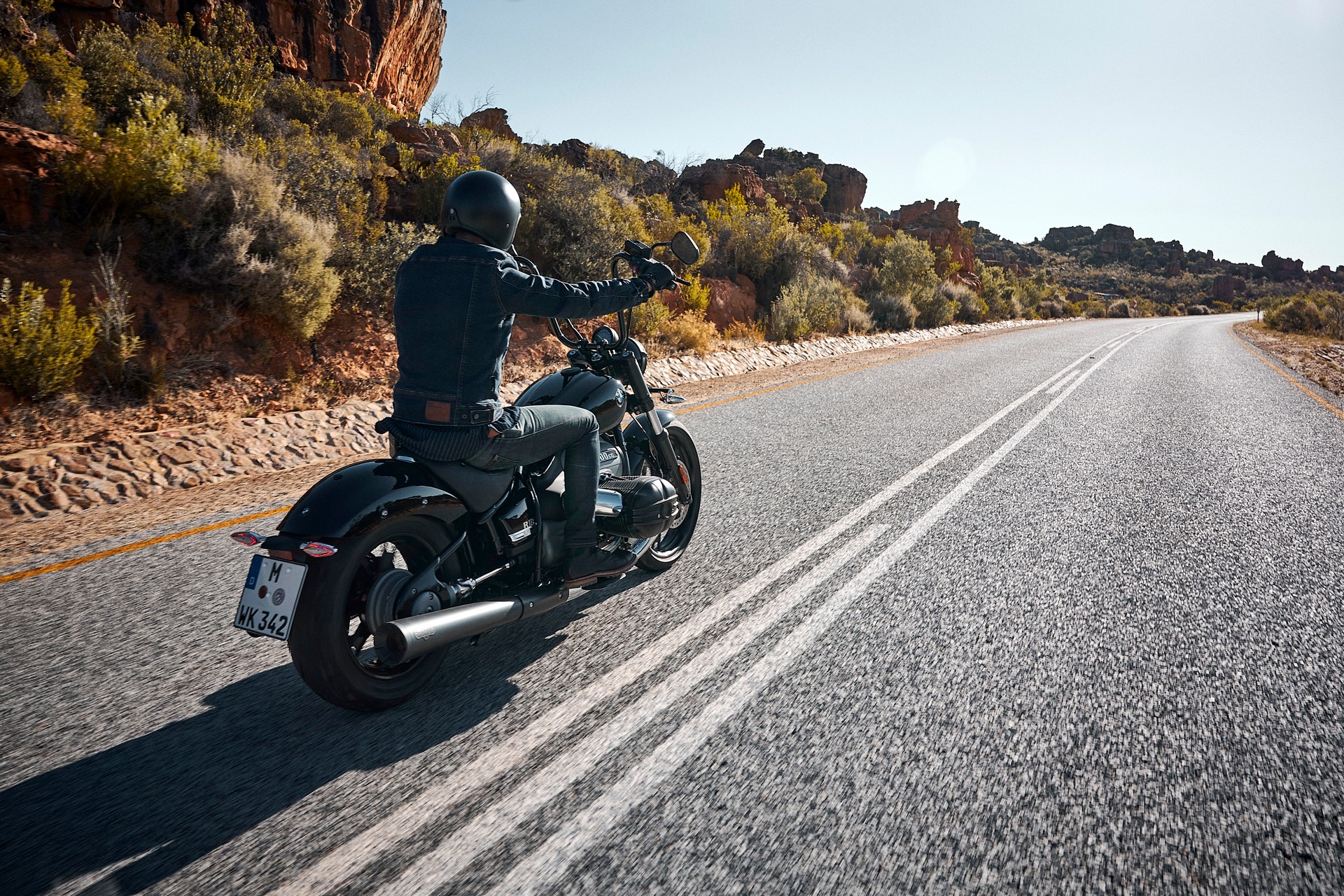 BMW’s New Retro R 18 Comes With An New “Big Boxer” Engine To Remind Us Of Happier Days