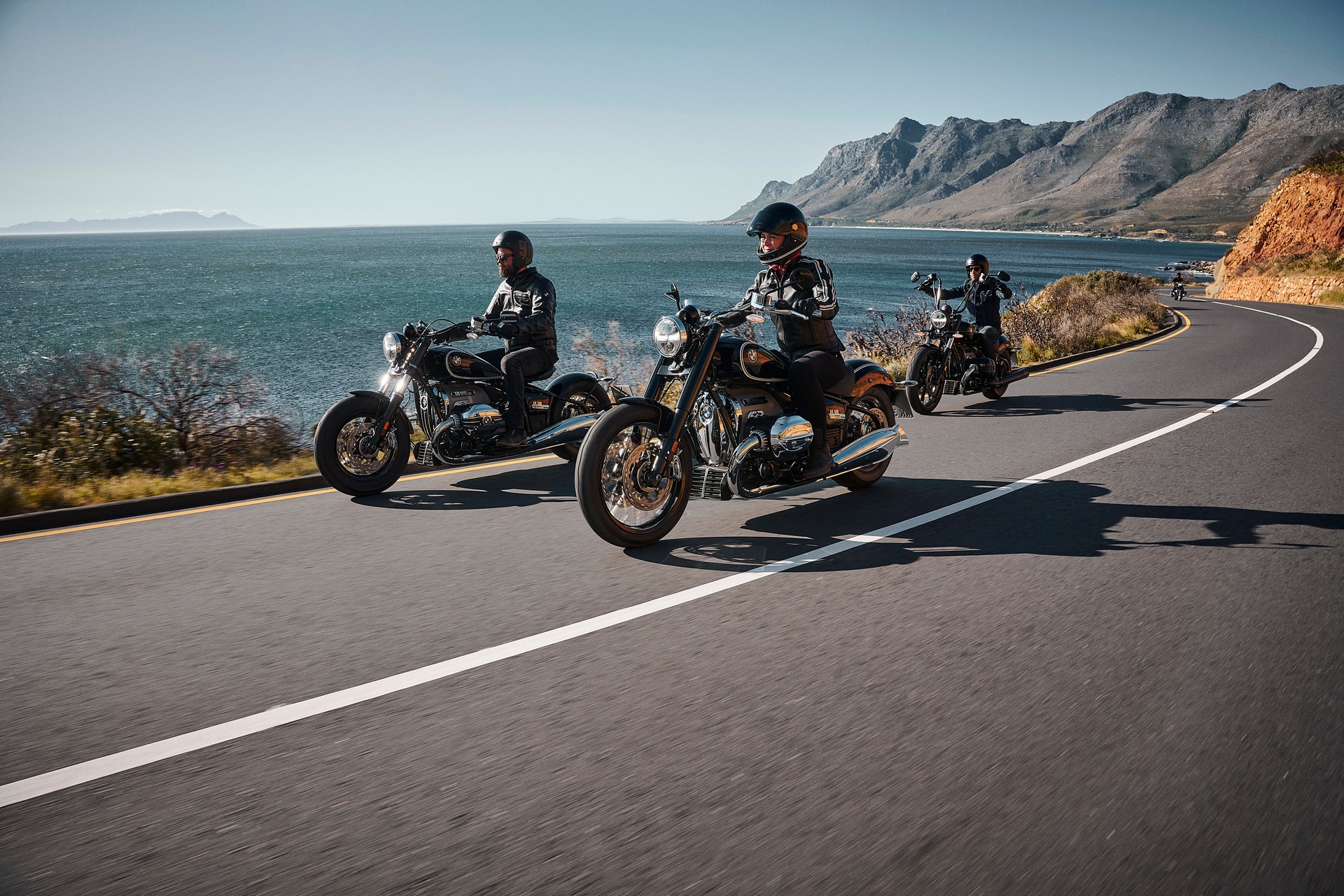 BMW’s New Retro R 18 Comes With An New “Big Boxer” Engine To Remind Us Of Happier Days