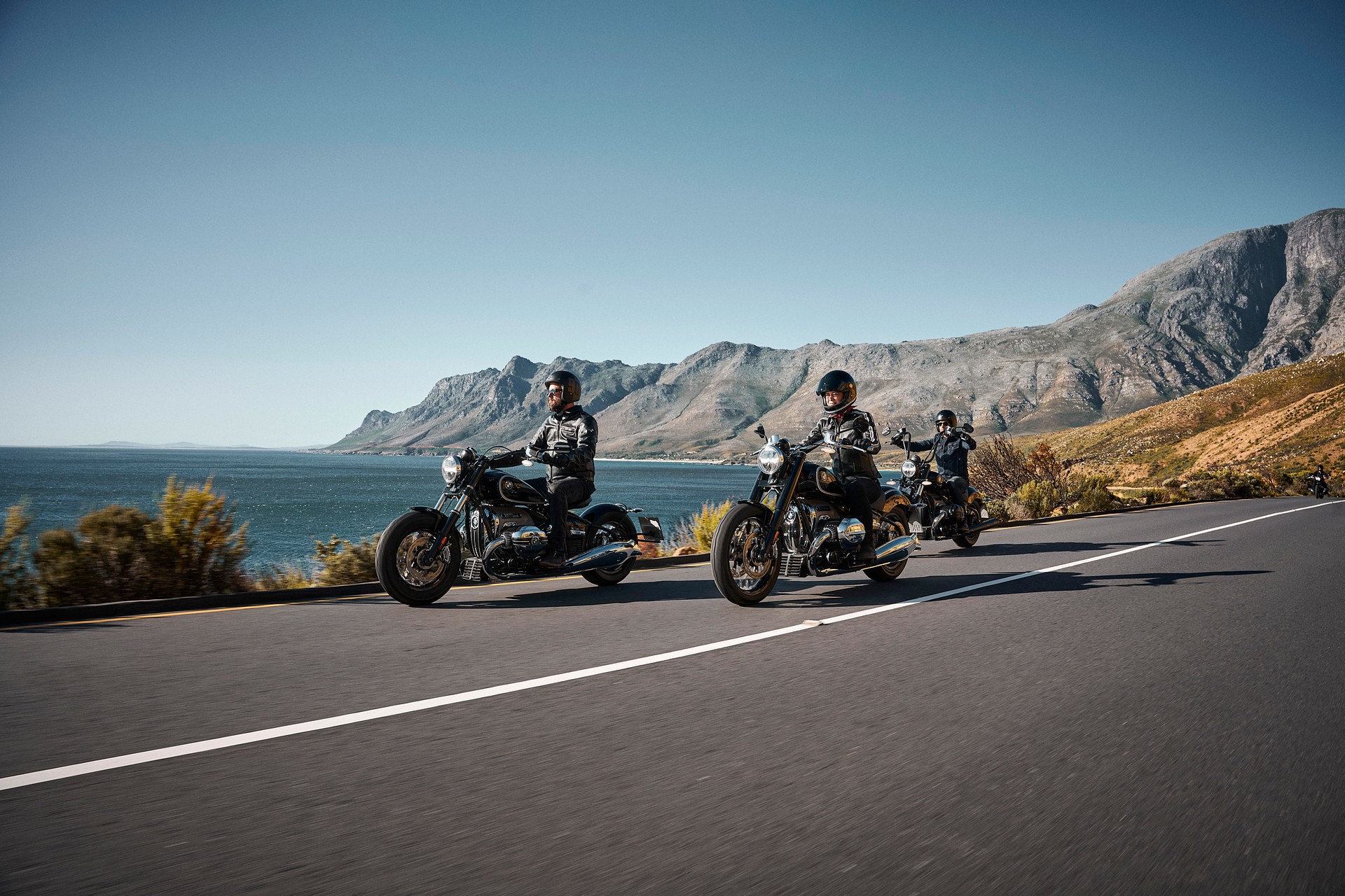 BMW’s New Retro R 18 Comes With An New “Big Boxer” Engine To Remind Us Of Happier Days