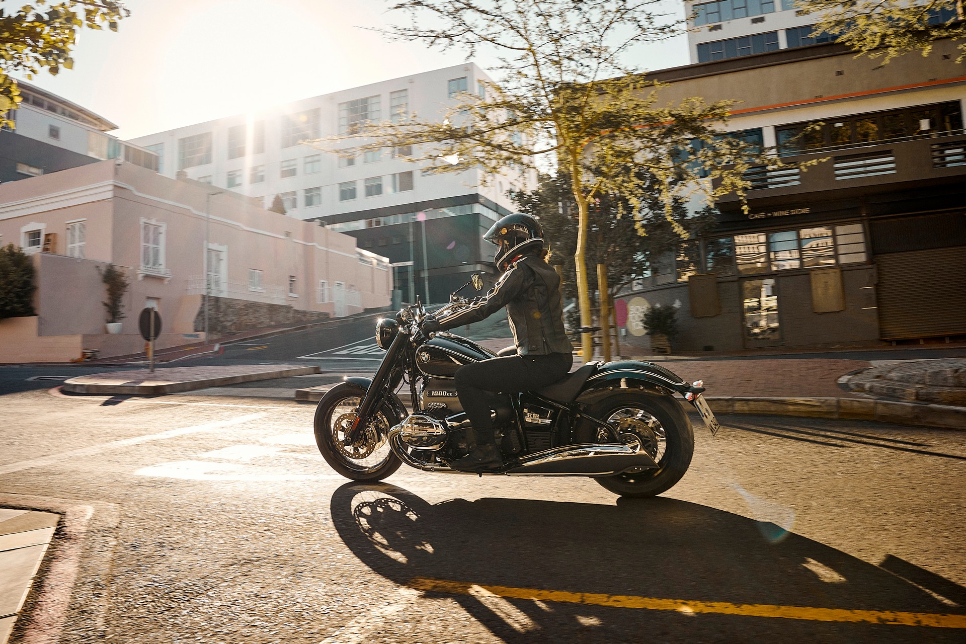 BMW’s New Retro R 18 Comes With An New “Big Boxer” Engine To Remind Us Of Happier Days