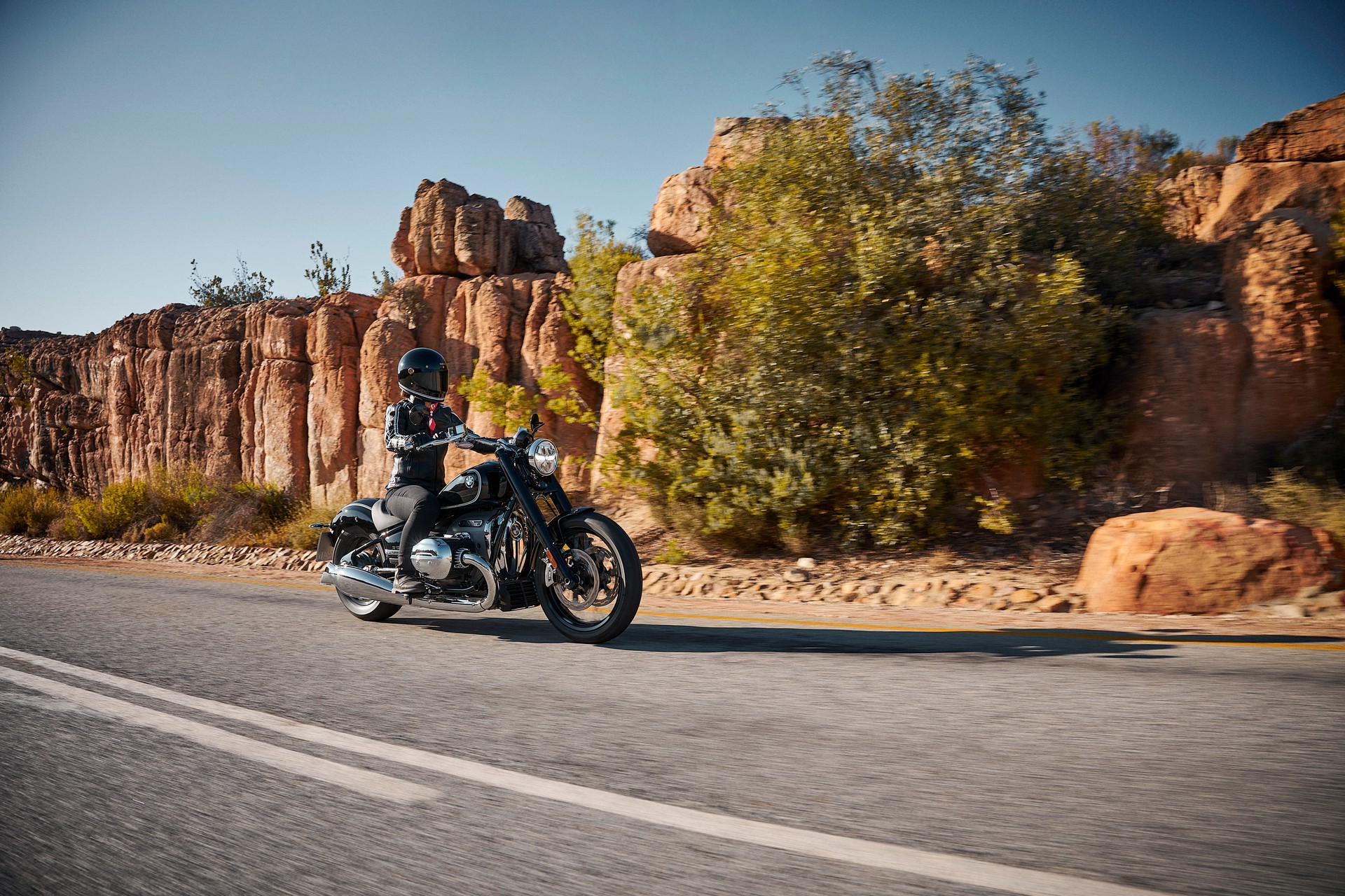 BMW’s New Retro R 18 Comes With An New “Big Boxer” Engine To Remind Us Of Happier Days