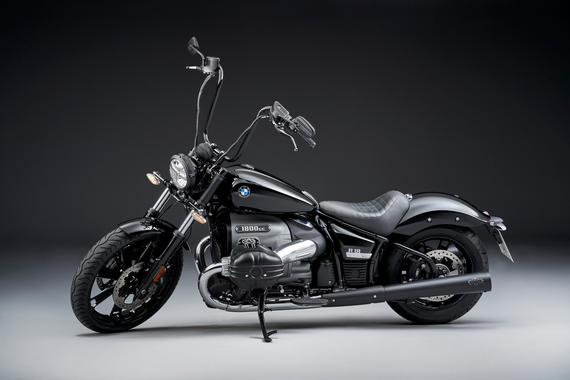 BMW’s New Retro R 18 Comes With An New “Big Boxer” Engine To Remind Us Of Happier Days