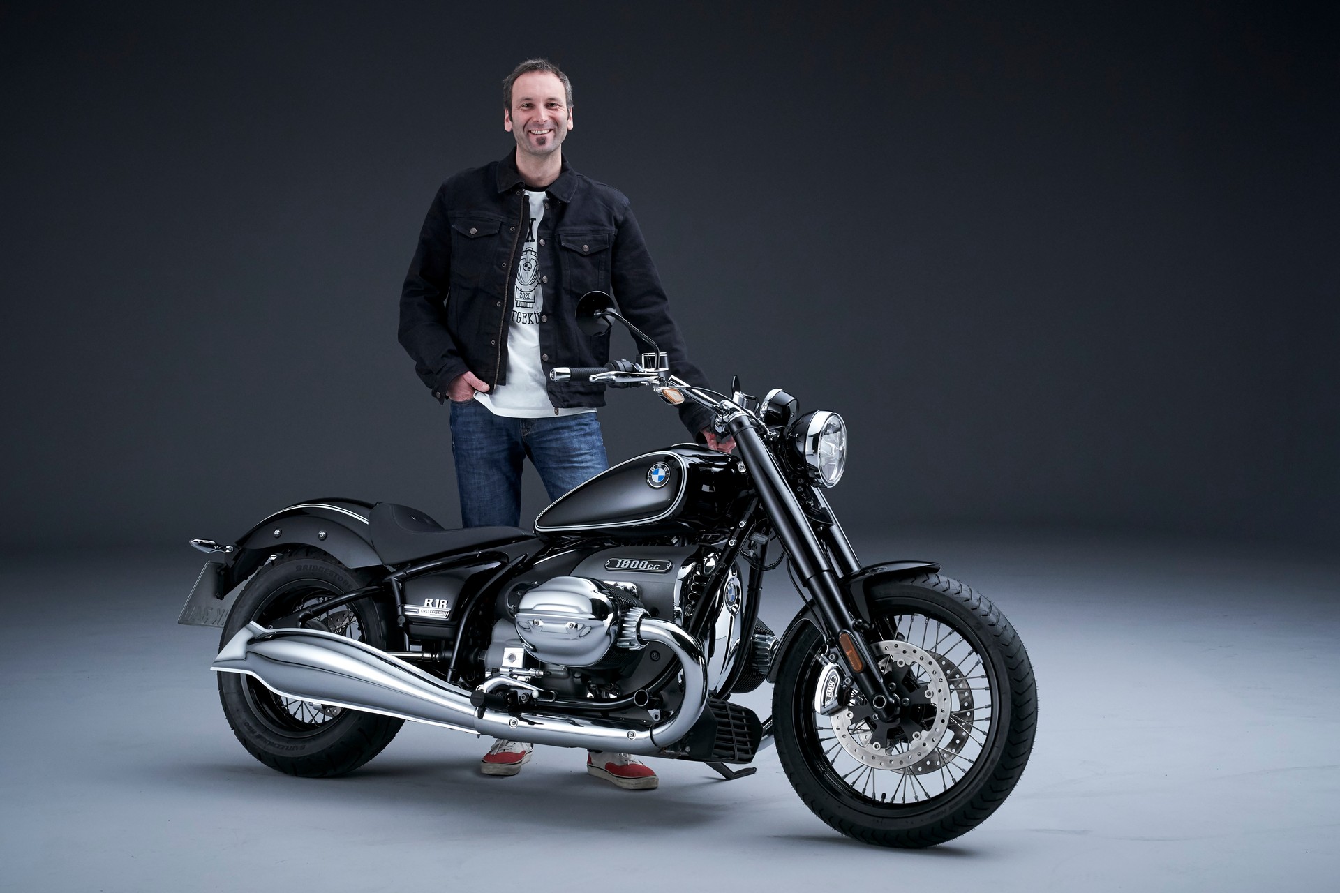 BMW’s New Retro R 18 Comes With An New “Big Boxer” Engine To Remind Us Of Happier Days