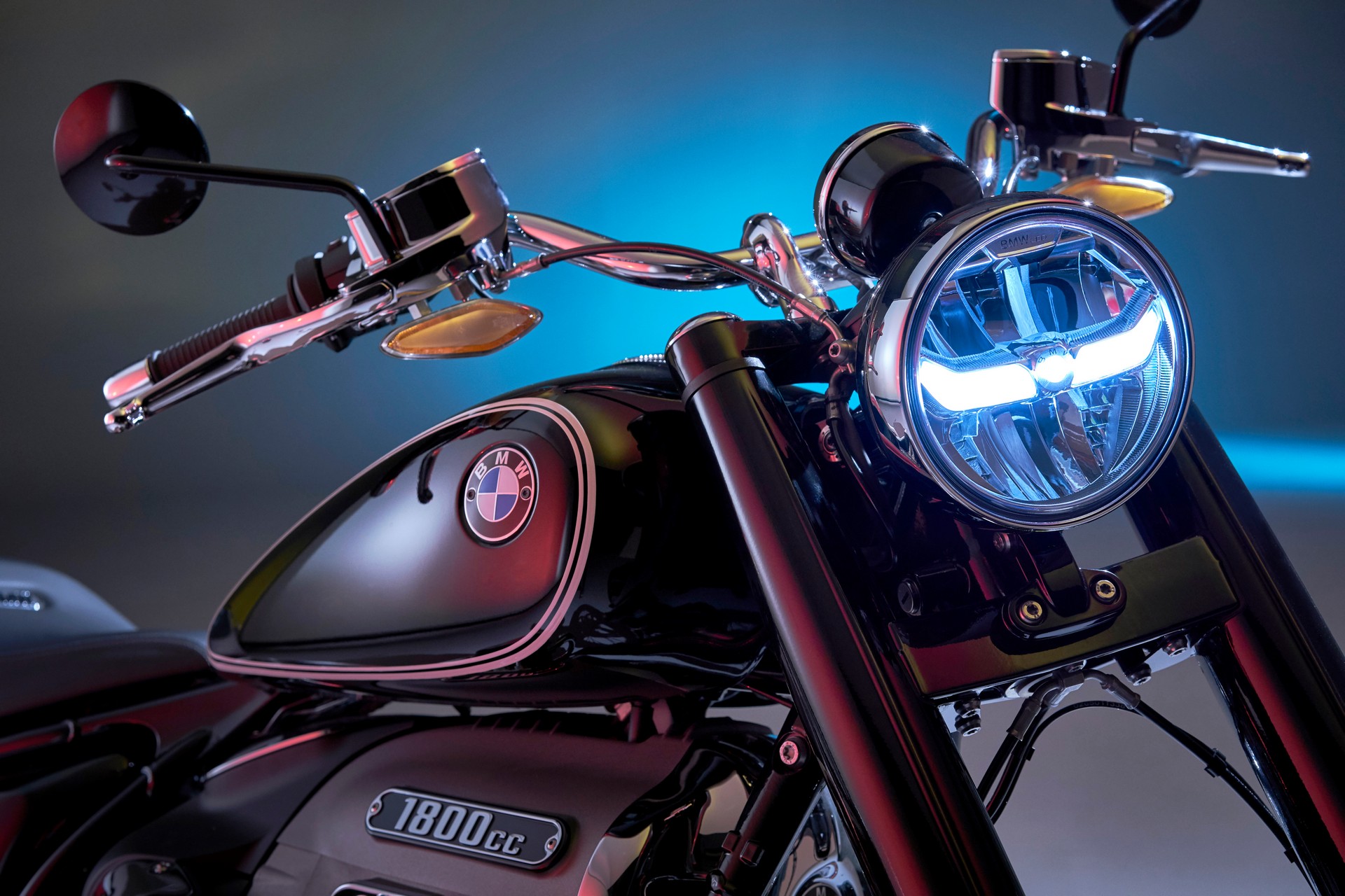 BMW’s New Retro R 18 Comes With An New “Big Boxer” Engine To Remind Us Of Happier Days