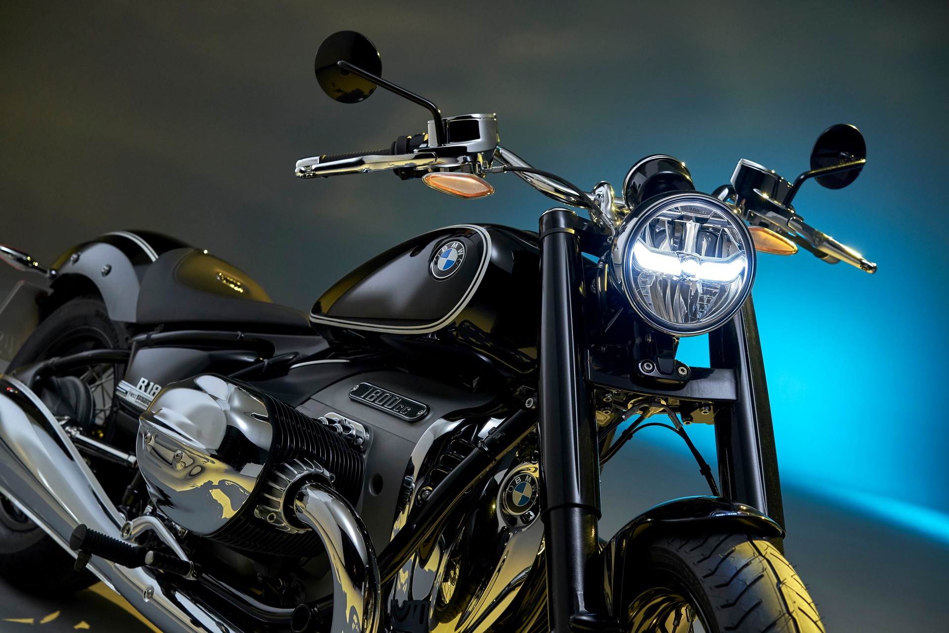 BMW’s New Retro R 18 Comes With An New “Big Boxer” Engine To Remind Us Of Happier Days