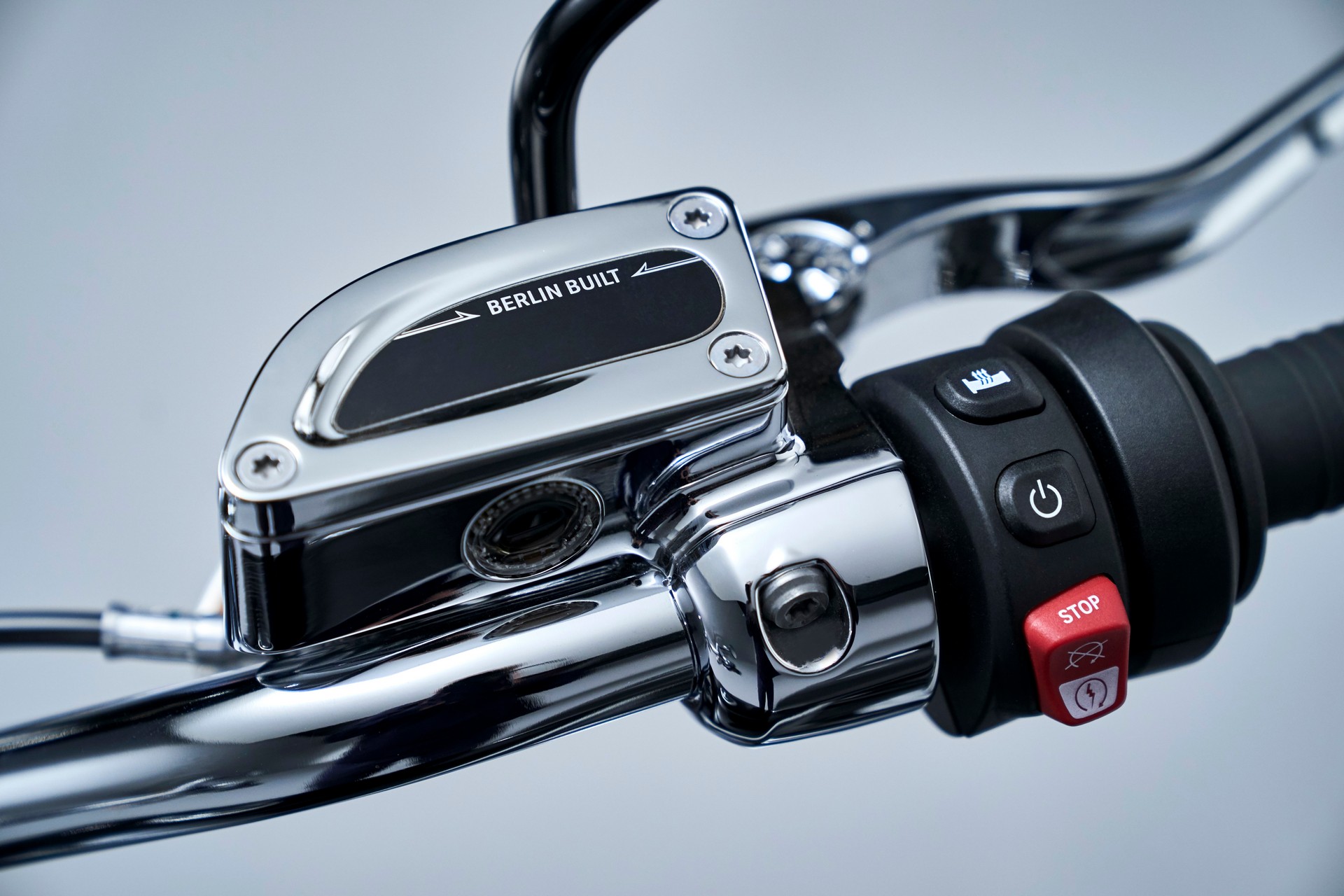 BMW’s New Retro R 18 Comes With An New “Big Boxer” Engine To Remind Us Of Happier Days