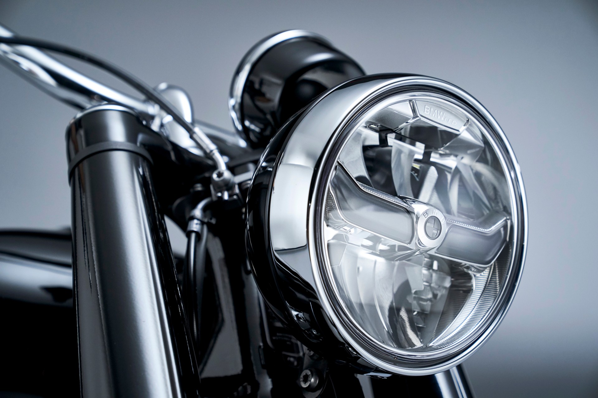 BMW’s New Retro R 18 Comes With An New “Big Boxer” Engine To Remind Us Of Happier Days