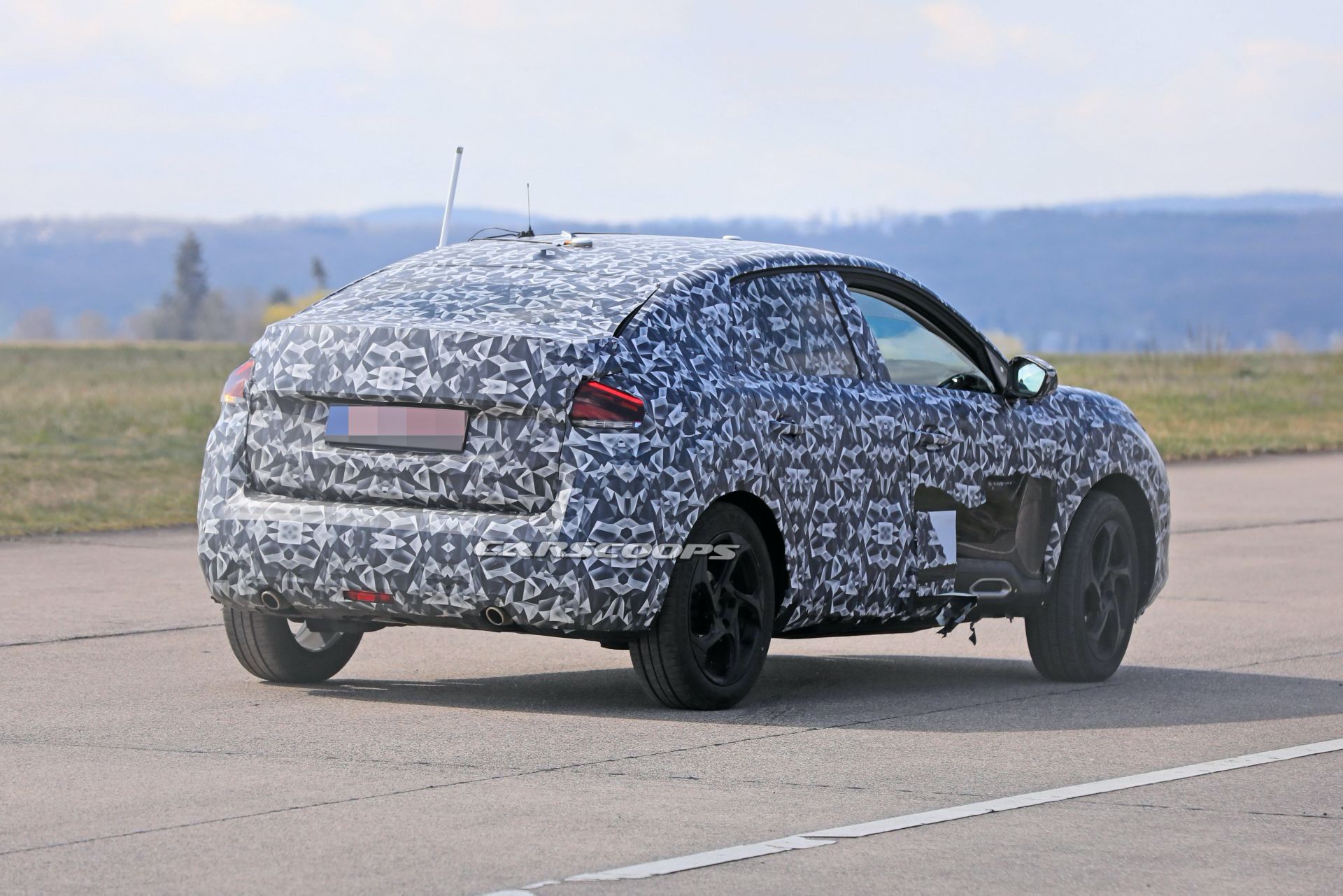 Our Spies Spot 2021 Citroën C4 Aircross Next To Opel Grandland X, Engineers Go Mad