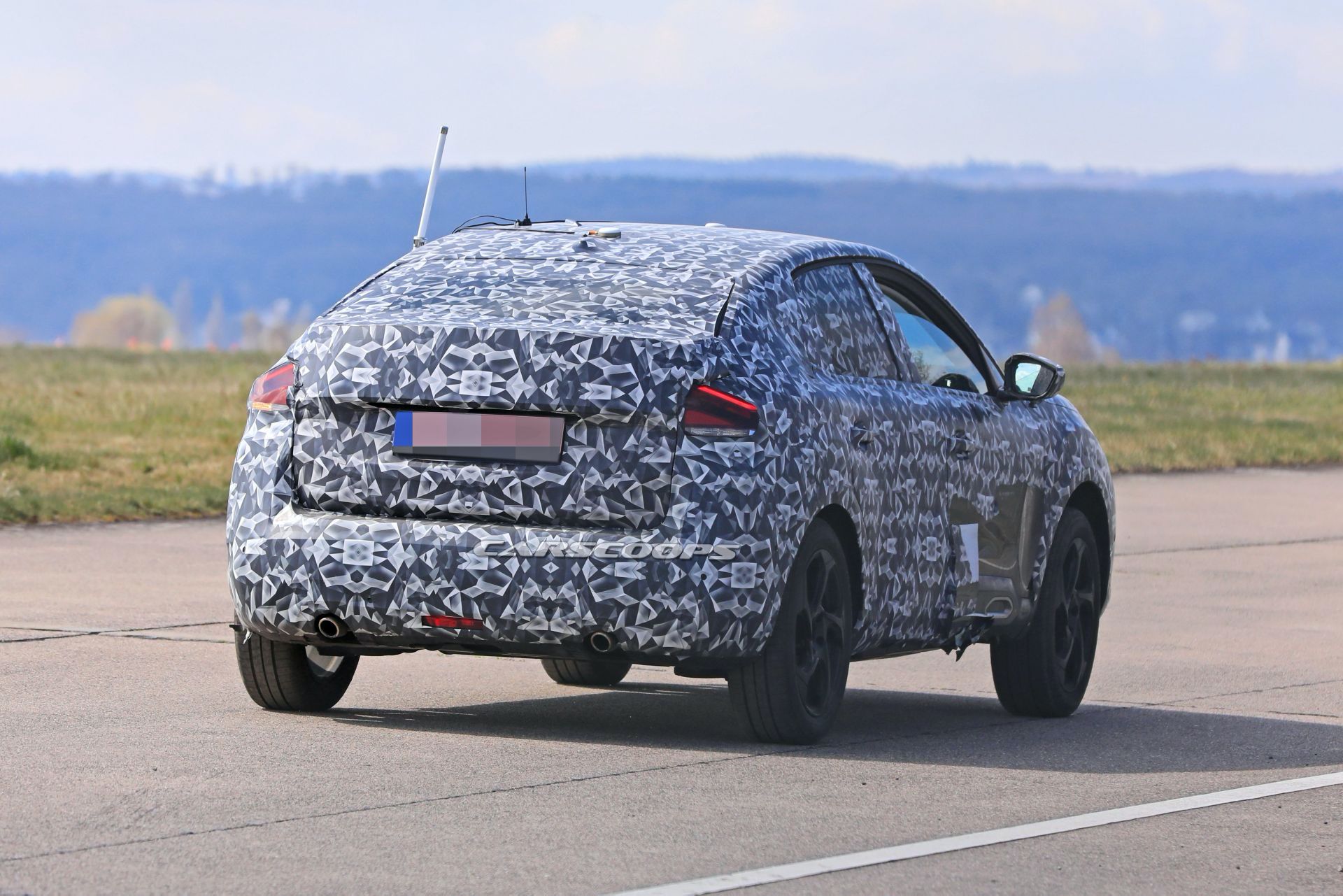 Our Spies Spot 2021 Citroën C4 Aircross Next To Opel Grandland X, Engineers Go Mad