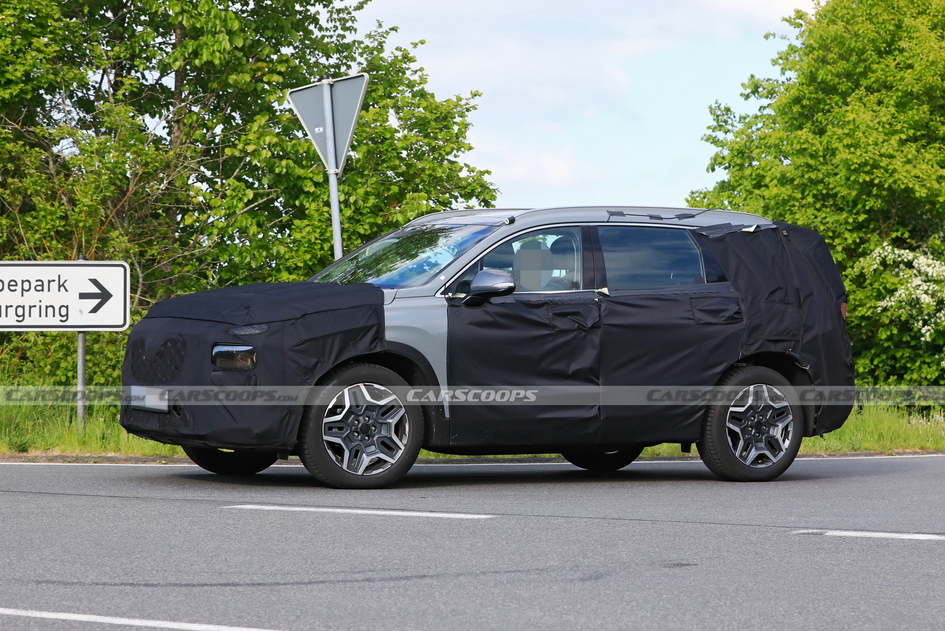 Alright 2022 Hyundai Santa Fe, Maybe It’s Time You Drop The Heavy Camo