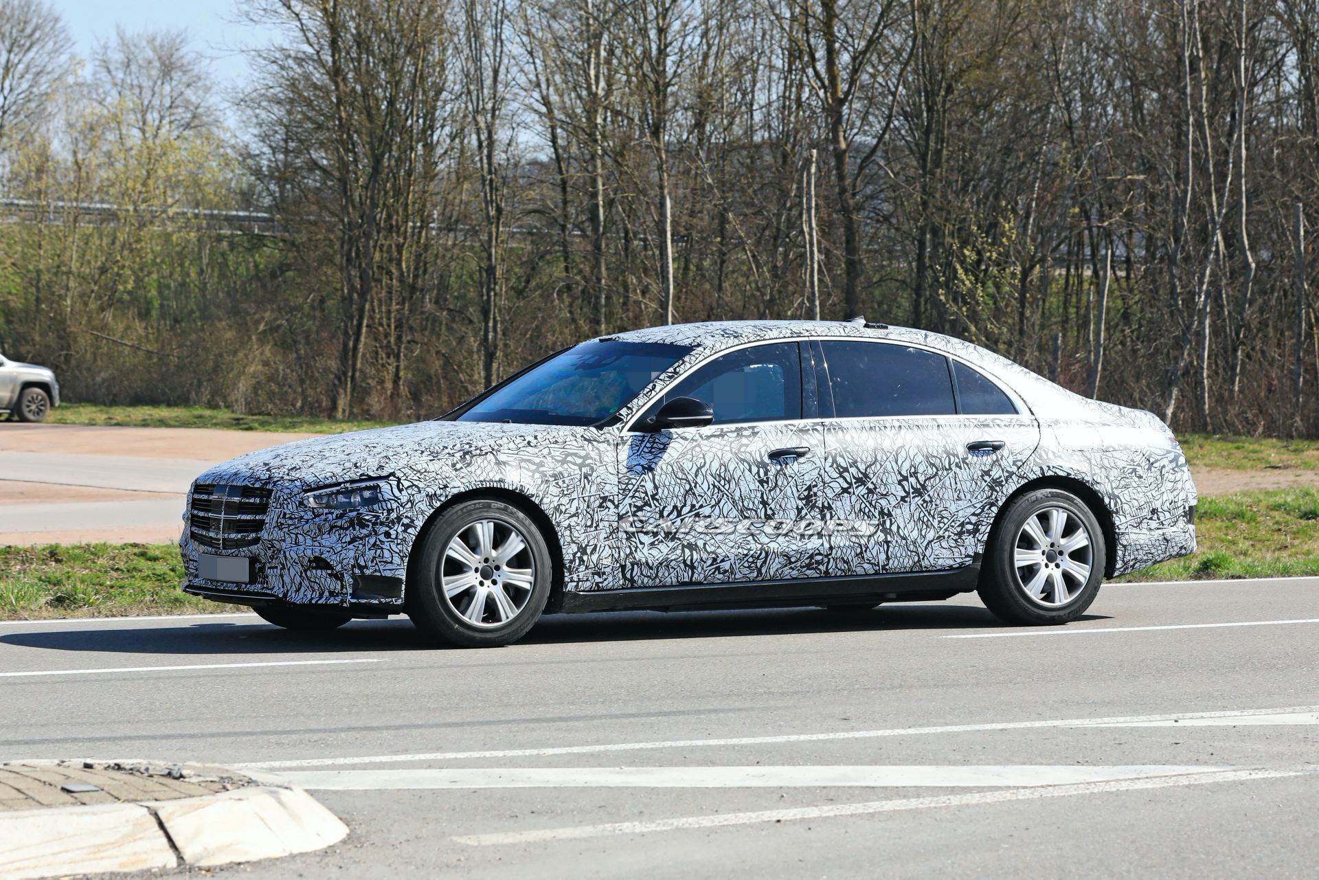 2021 Mercedes-Benz S-Class Guard Armored Prototype Makes Its First Outing