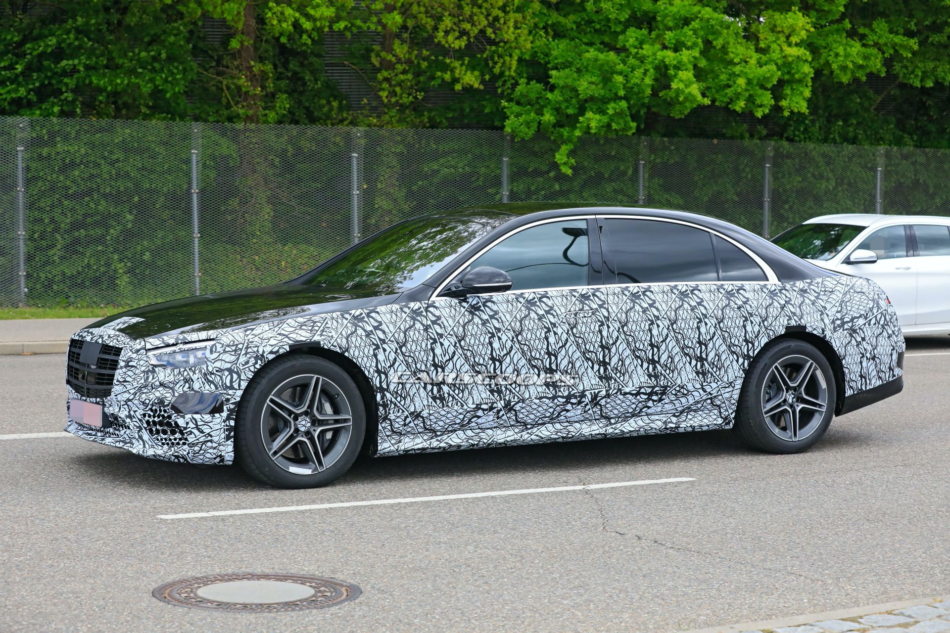 Mercedes S-Class And EQS On Still Track, Former Could Arrive At European Dealerships In November