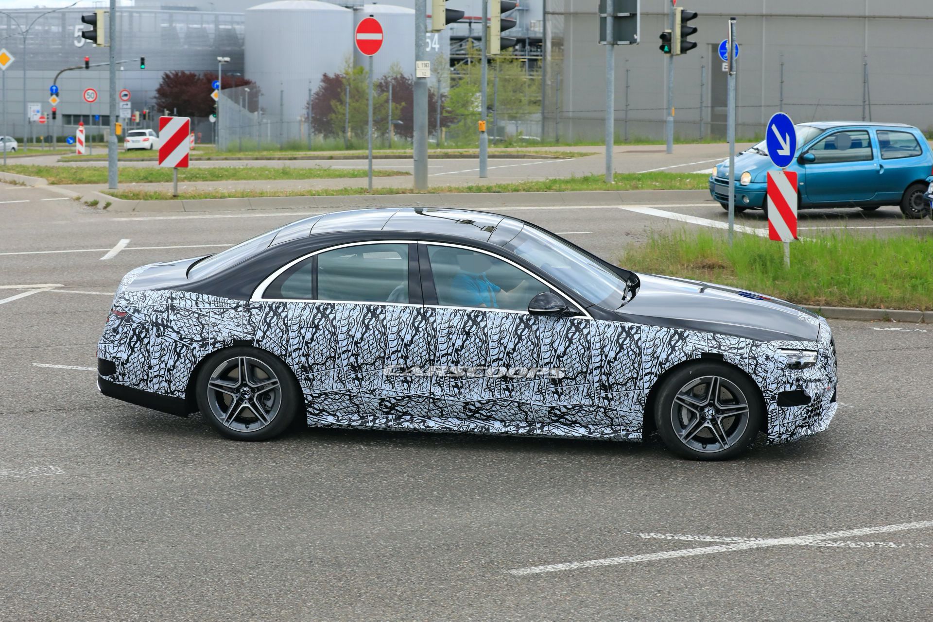 2021 Mercedes S-Class Prepares To Bloom As More Camo Falls
