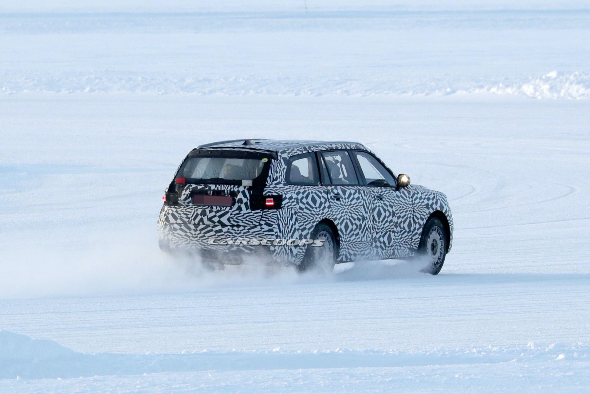 Putin’s Limo Maker Spied Testing The 2022 Aurus Komendant Luxury SUV