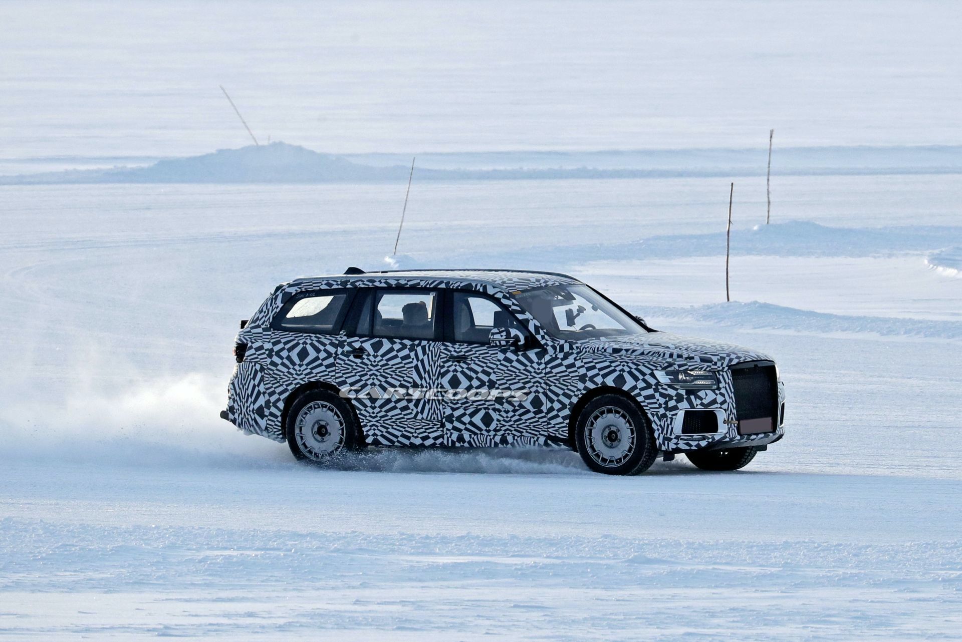 Putin’s Limo Maker Spied Testing The 2022 Aurus Komendant Luxury SUV