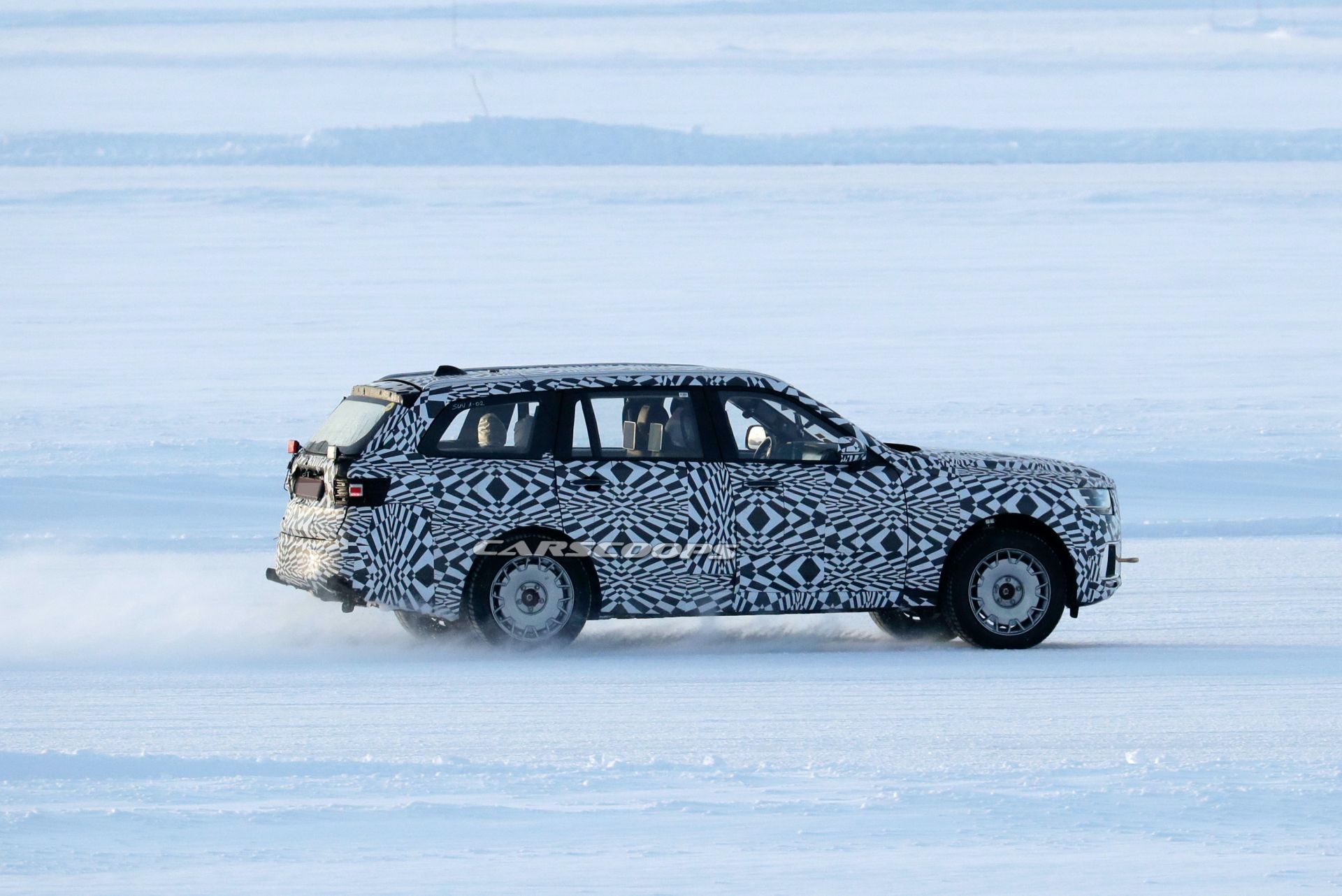 Putin’s Limo Maker Spied Testing The 2022 Aurus Komendant Luxury SUV