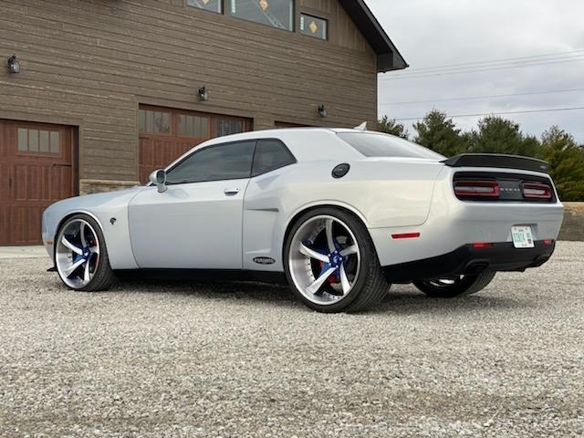 Go Super Wide With SEMA Dodge Challenger SRT Hellcat Boasting Massive 24″ Rims And 405 (!) Tires