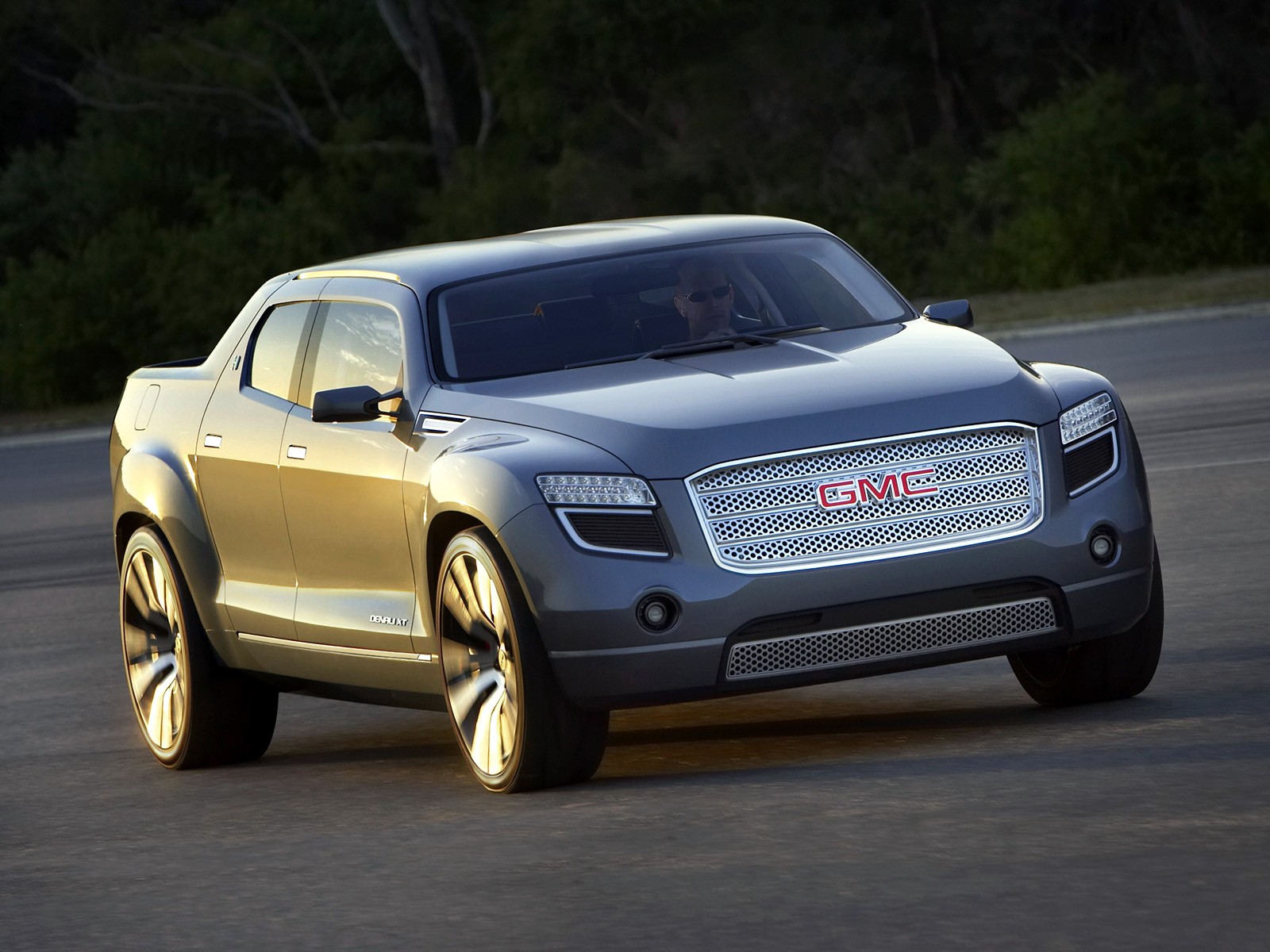 Twelve Years Later, We Still Dig The Unibody GMC Denali XT Concept