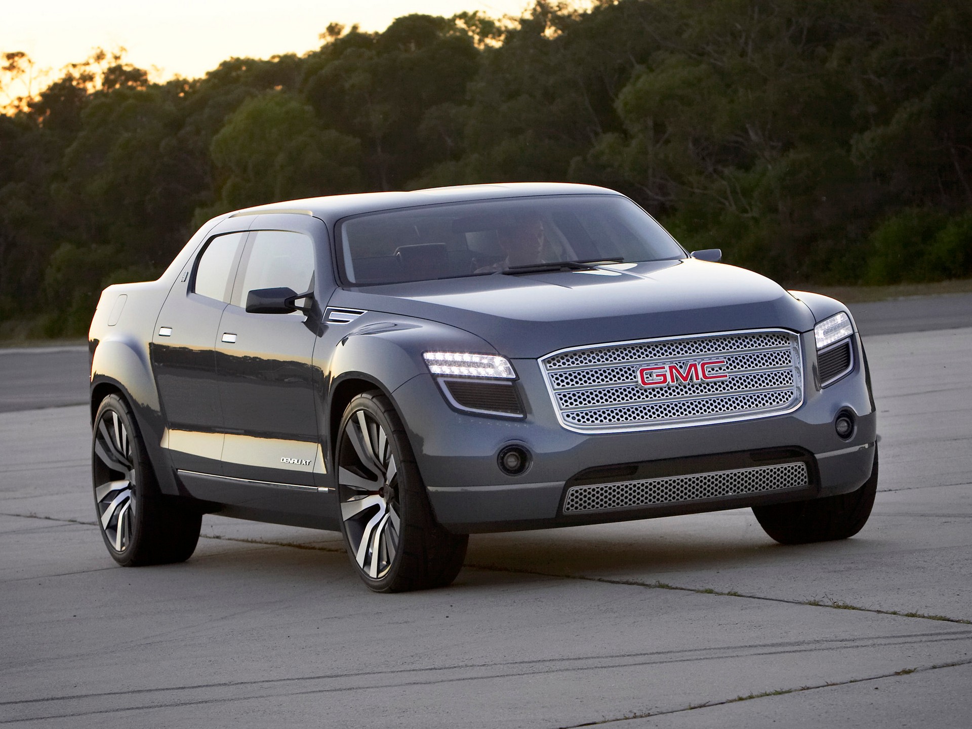 Twelve Years Later, We Still Dig The Unibody GMC Denali XT Concept