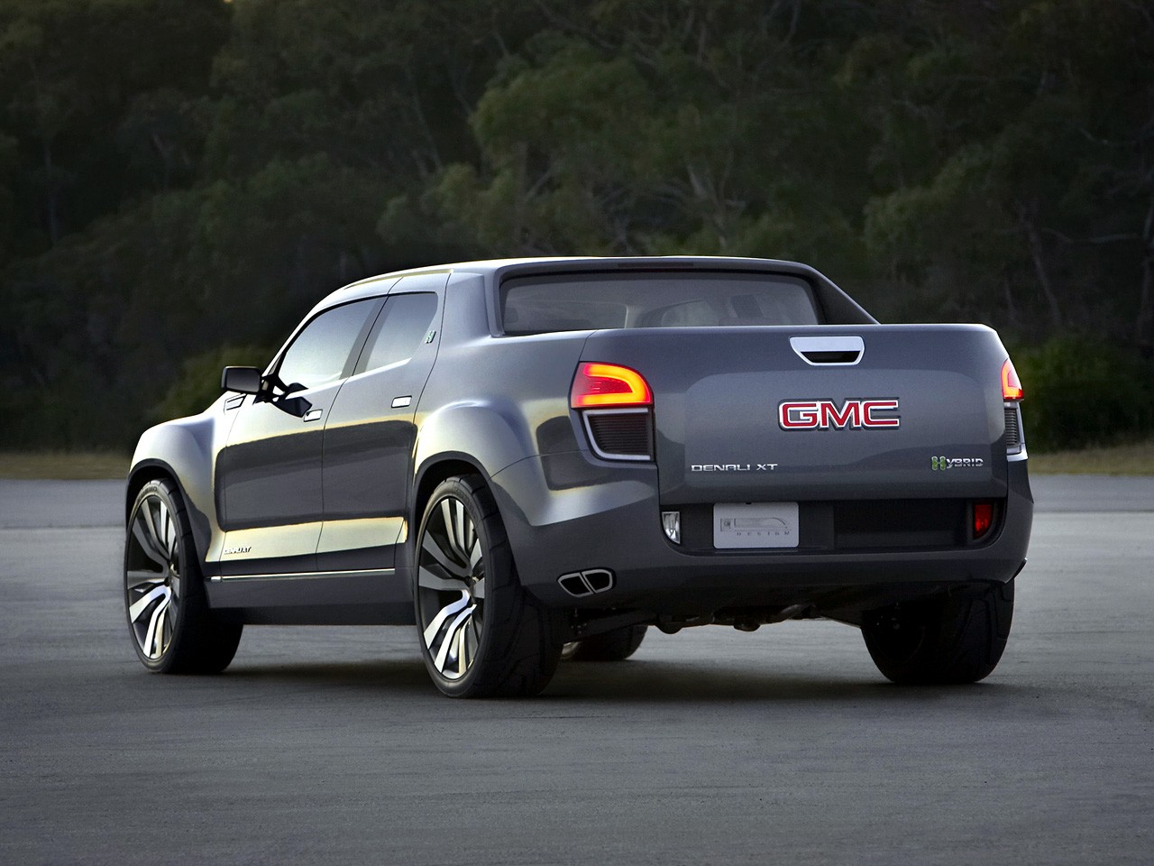 Twelve Years Later, We Still Dig The Unibody GMC Denali XT Concept