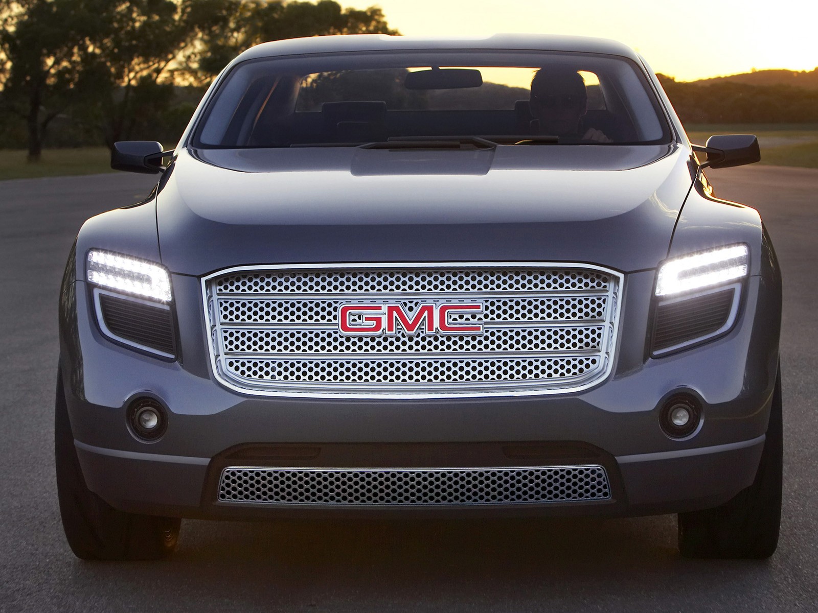 Twelve Years Later, We Still Dig The Unibody GMC Denali XT Concept