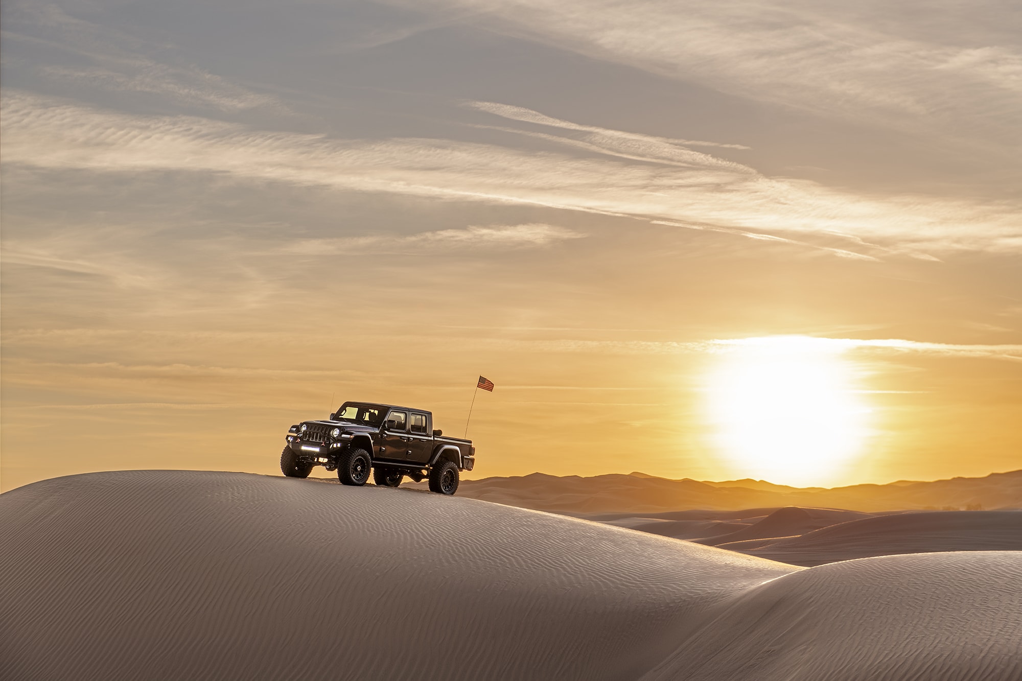 Hennessey’s Maximus ‘1000’ Jeep Gladiator Hellcat Kicks Up Sand During Desert Testing