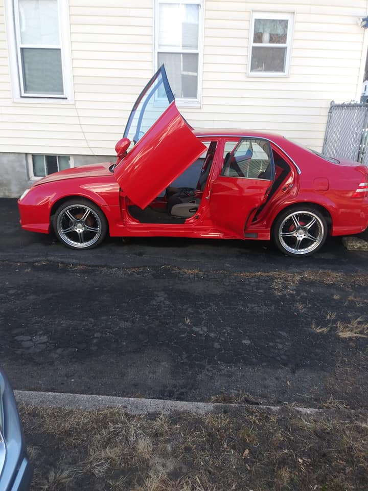 No Low Ballers, I Know What I Have: The Elusive Mercedes-Bends Type-Crack