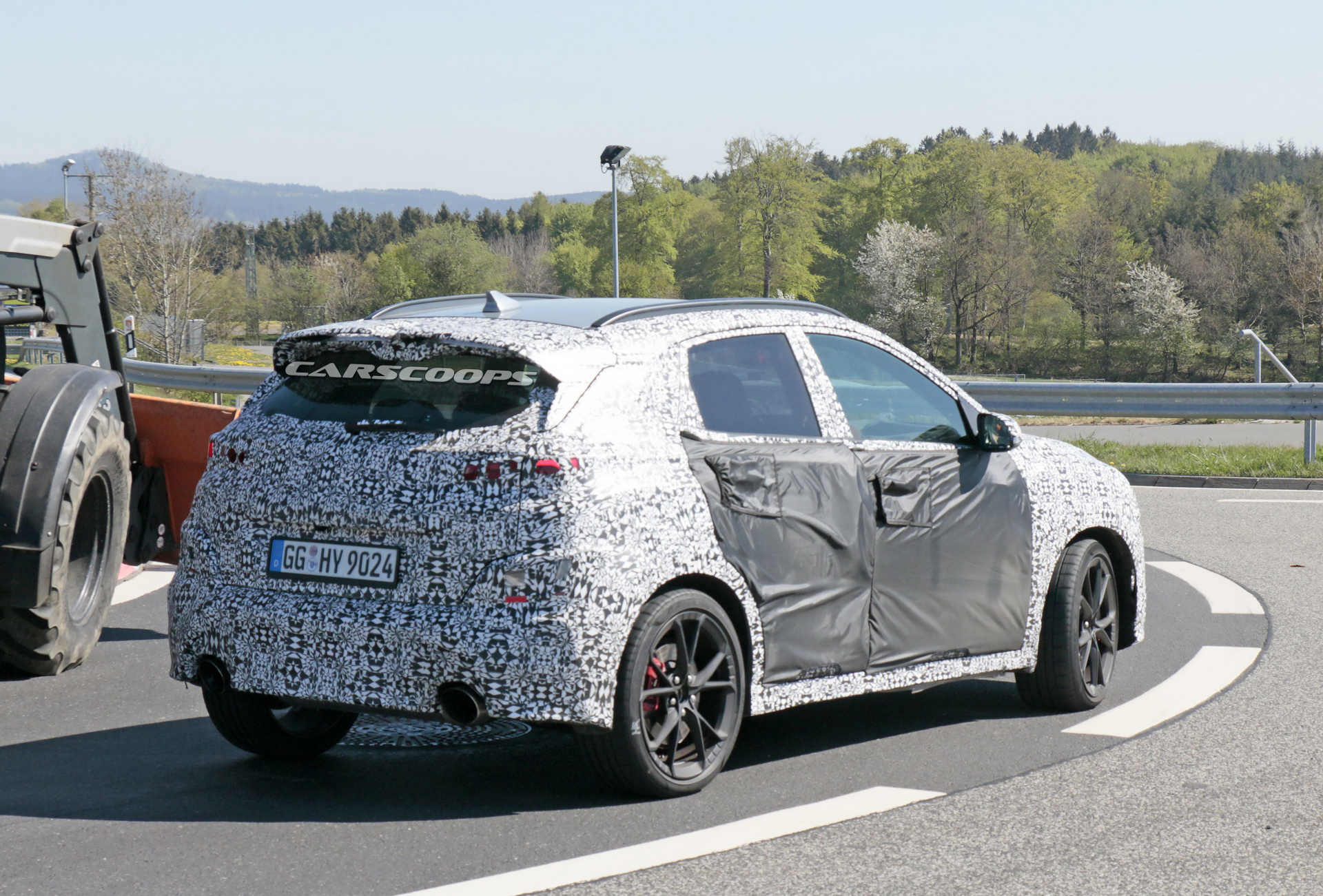 2021 Hyundai Kona N Starts Losing Camo, Looks More Like A Hot Hatch Than Crossover