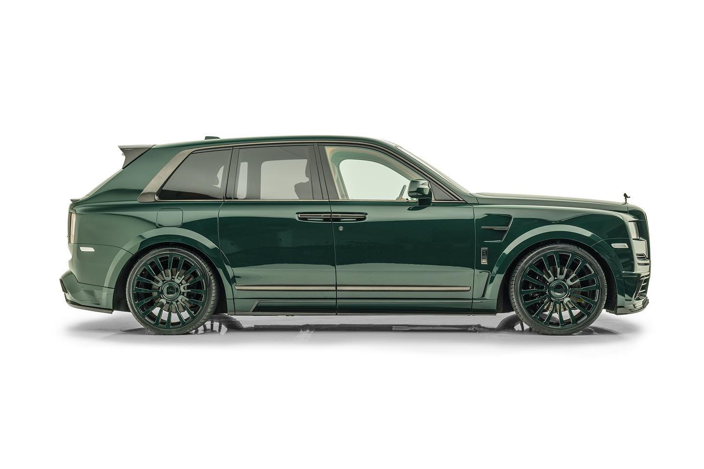 British Racing Green Rolls-Royce Cullinan From Mansory Was Made For Those Craving Attention