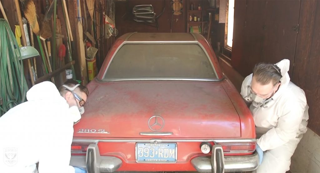  Watch A Mercedes-Benz 280 SL Get Its First Wash In 37 Years