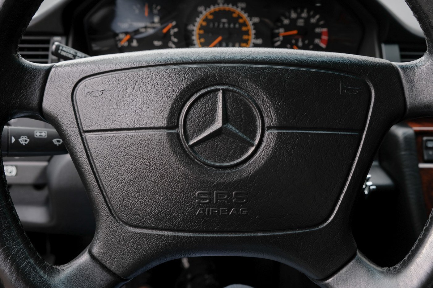 Pretend You’re A Mob Boss With A Porsche-Built 1991 Mercedes-Benz 500E