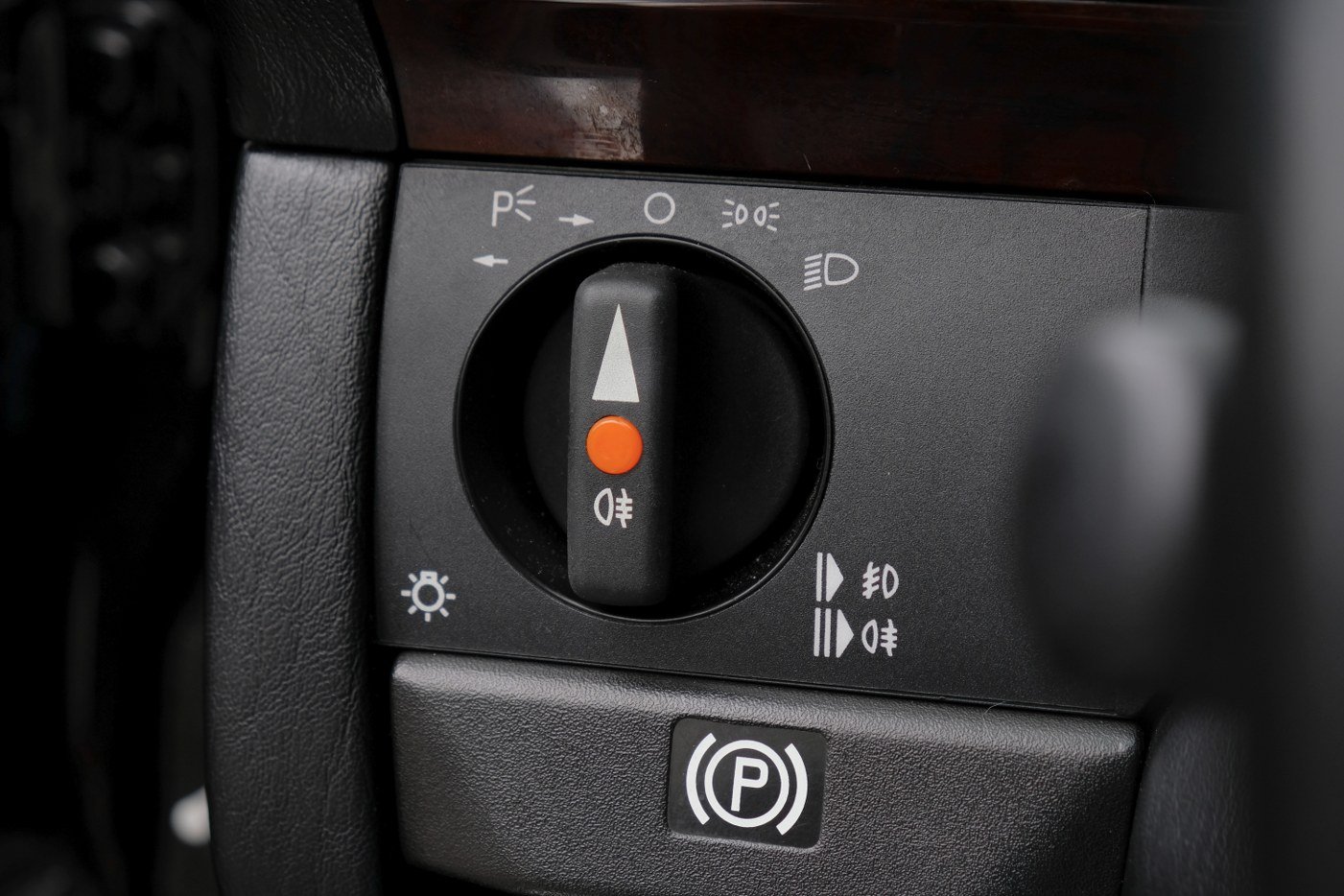 Pretend You’re A Mob Boss With A Porsche-Built 1991 Mercedes-Benz 500E