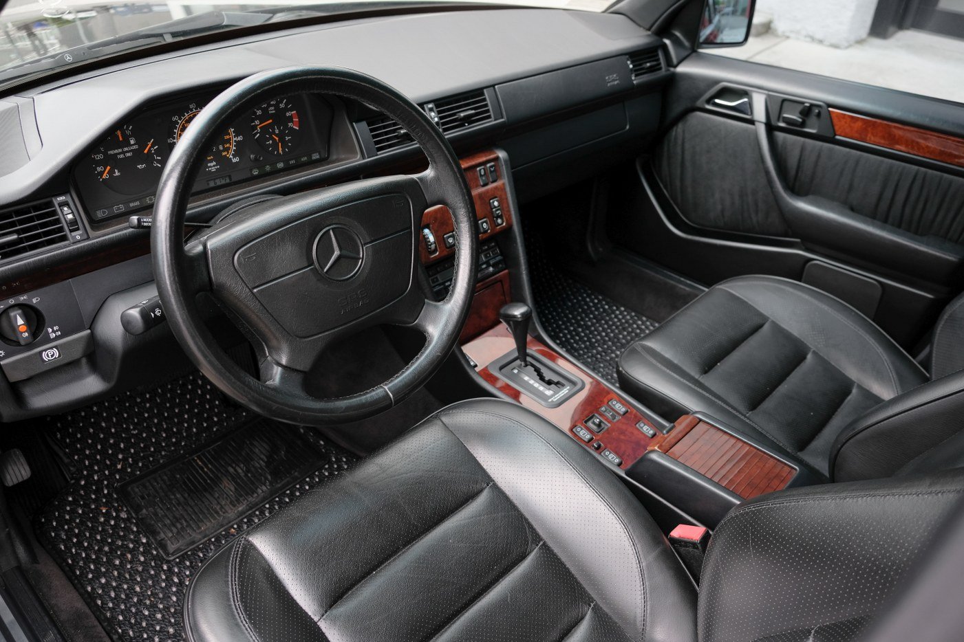 Pretend You’re A Mob Boss With A Porsche-Built 1991 Mercedes-Benz 500E