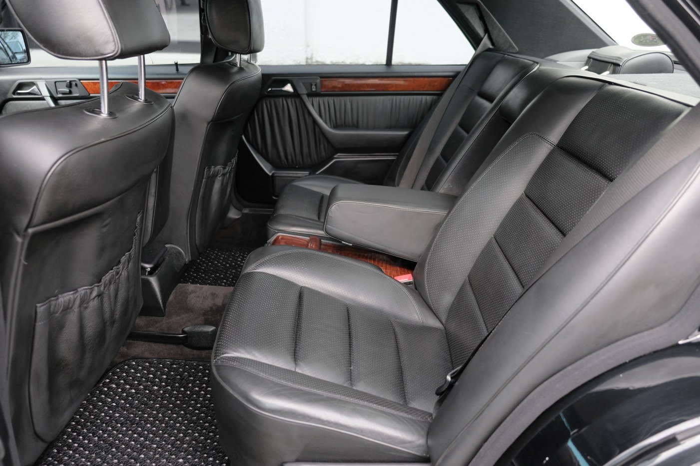 Pretend You’re A Mob Boss With A Porsche-Built 1991 Mercedes-Benz 500E