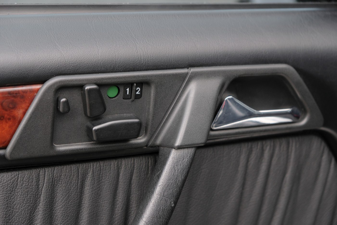 Pretend You’re A Mob Boss With A Porsche-Built 1991 Mercedes-Benz 500E