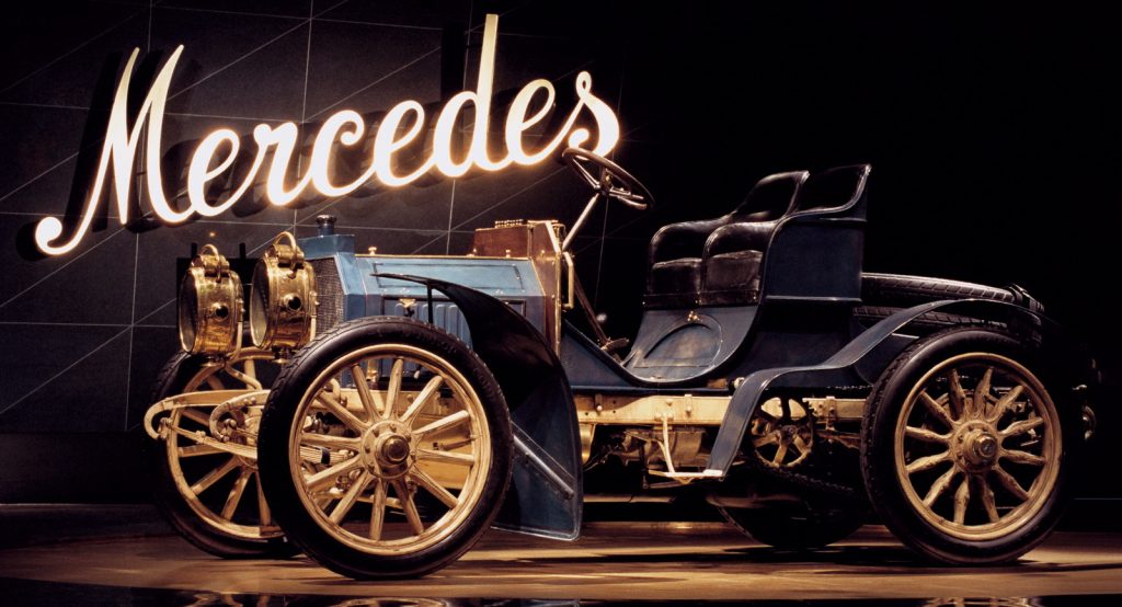 Women and classic Mercedes-Benz. A - Mercedes-Benz Museum