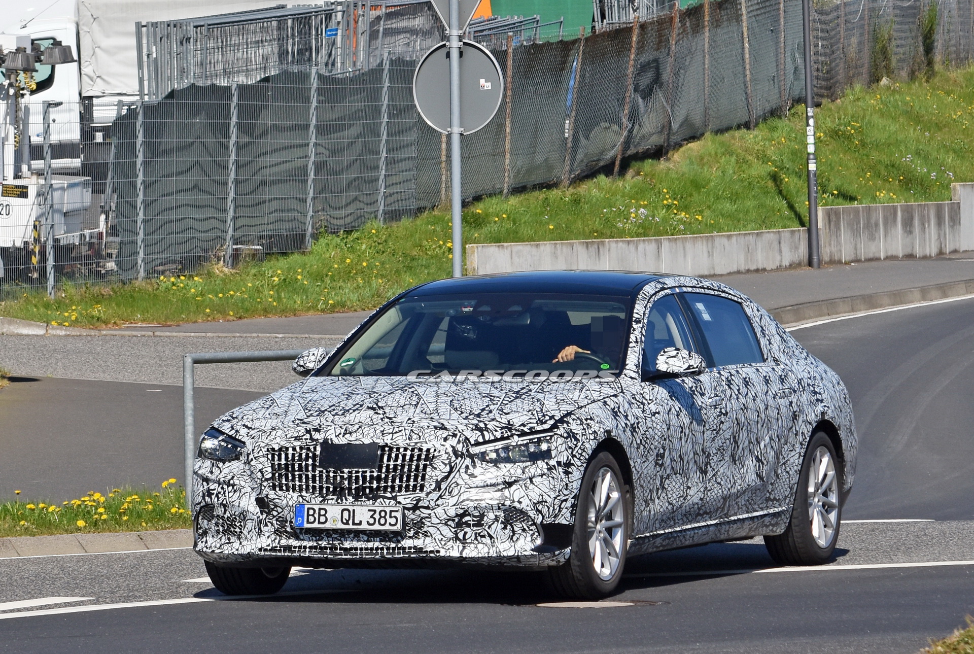 2021 Mercedes Maybach S-Class Shows Off New Dash With Giant Screen Setup